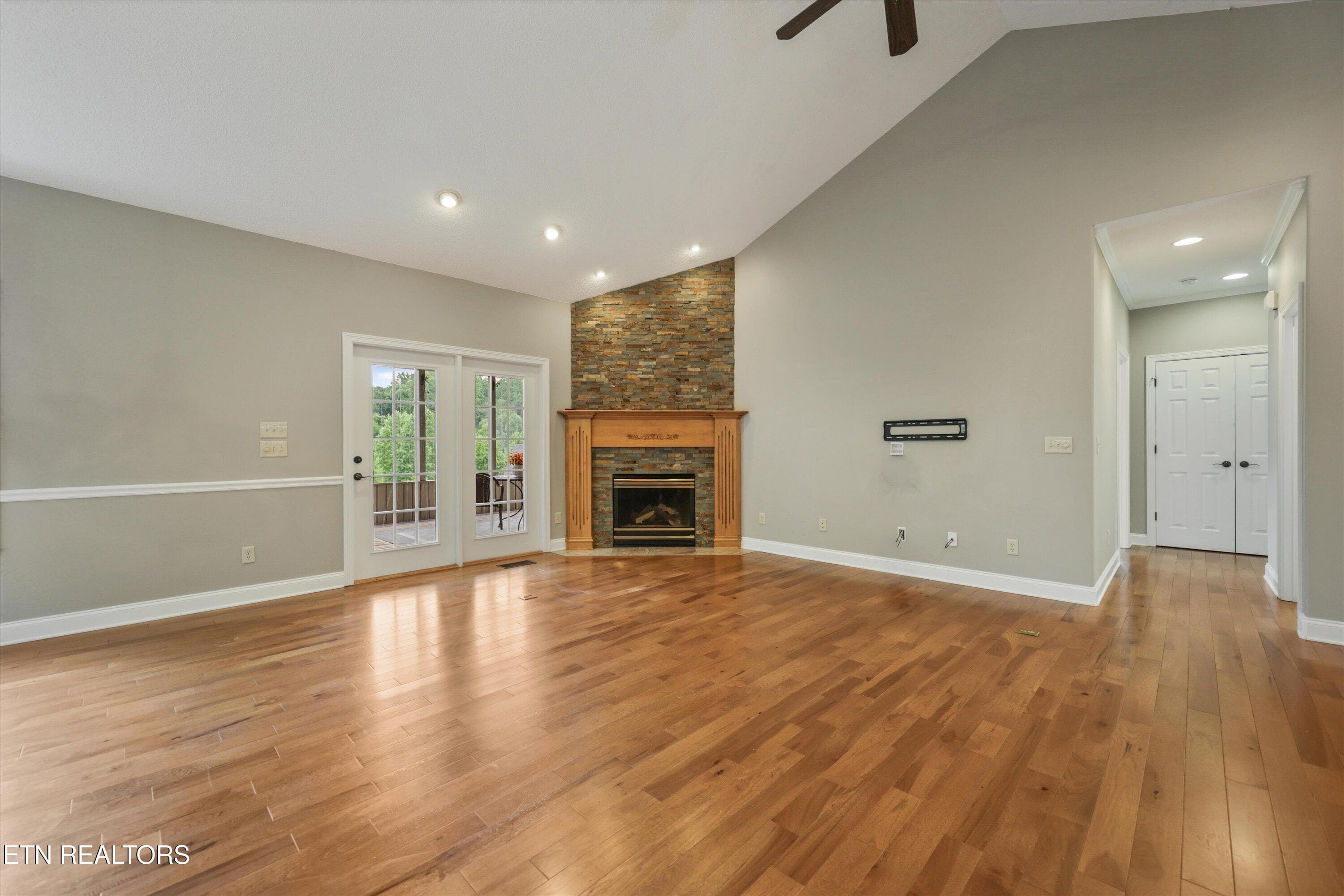 Corner stacked stone gas fireplace - 145 Nunyu Tr, Vonore, TN 37885
