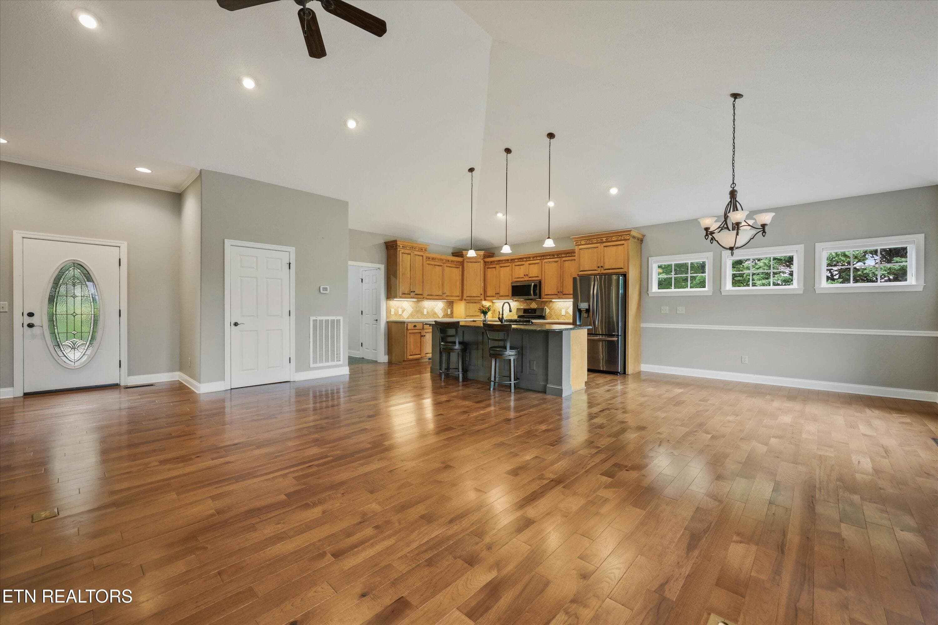 Back inside, Vaulted ceilings - 145 Nunyu Tr, Vonore, TN 37885