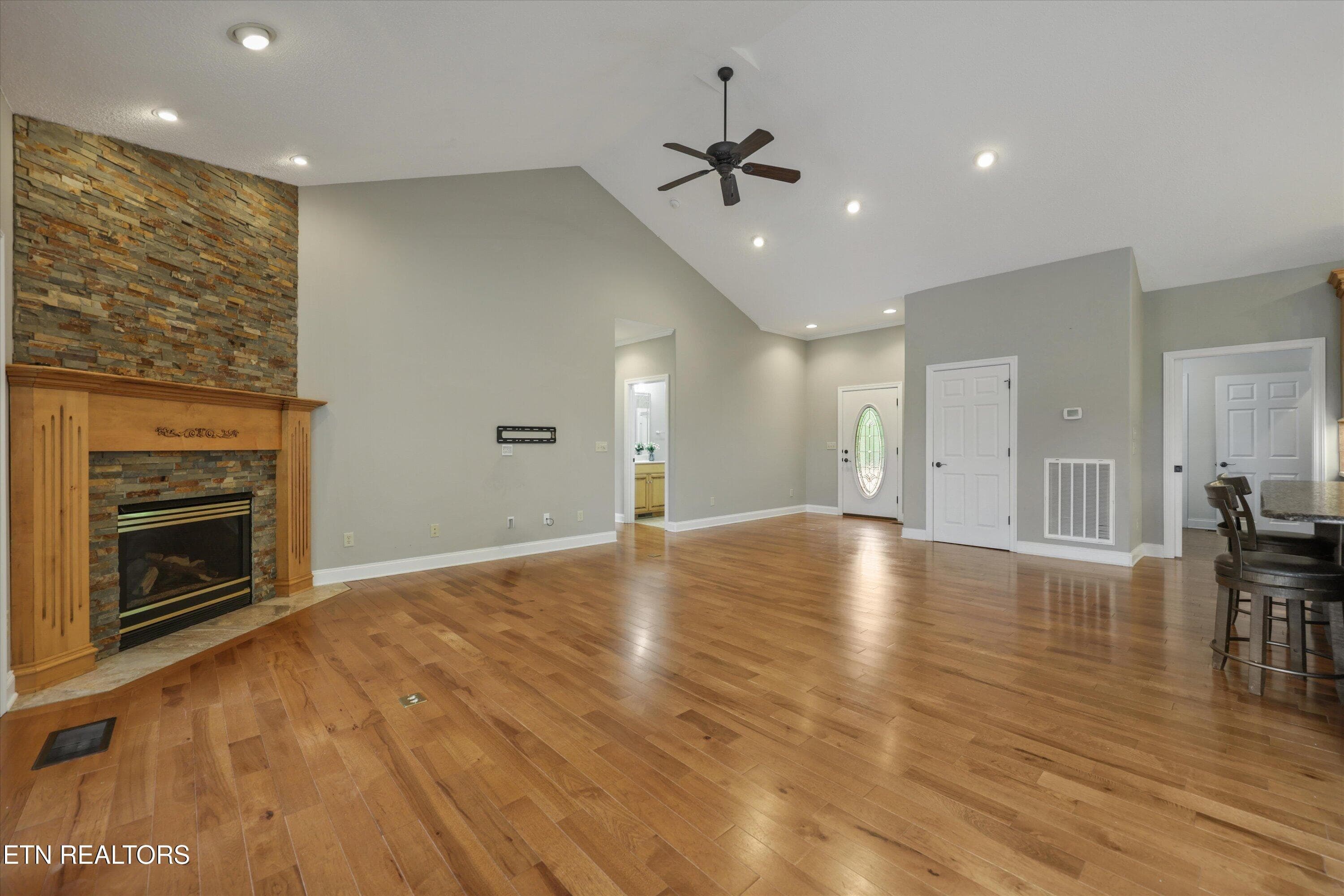 Designed for Easy Entertaining - 145 Nunyu Tr, Vonore, TN 37885