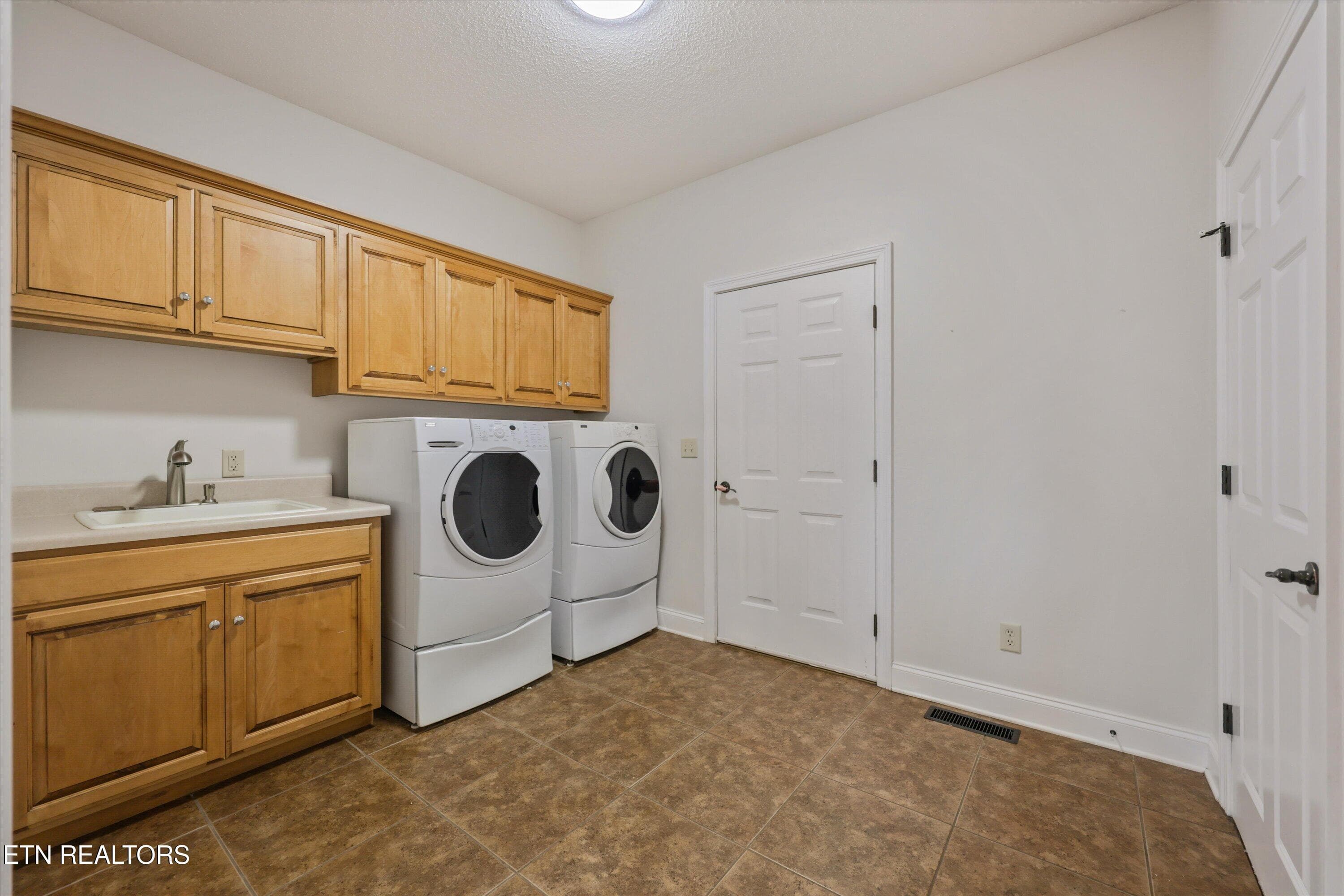 Spacious laundry, utility sink & garage - 145 Nunyu Tr, Vonore, TN 37885