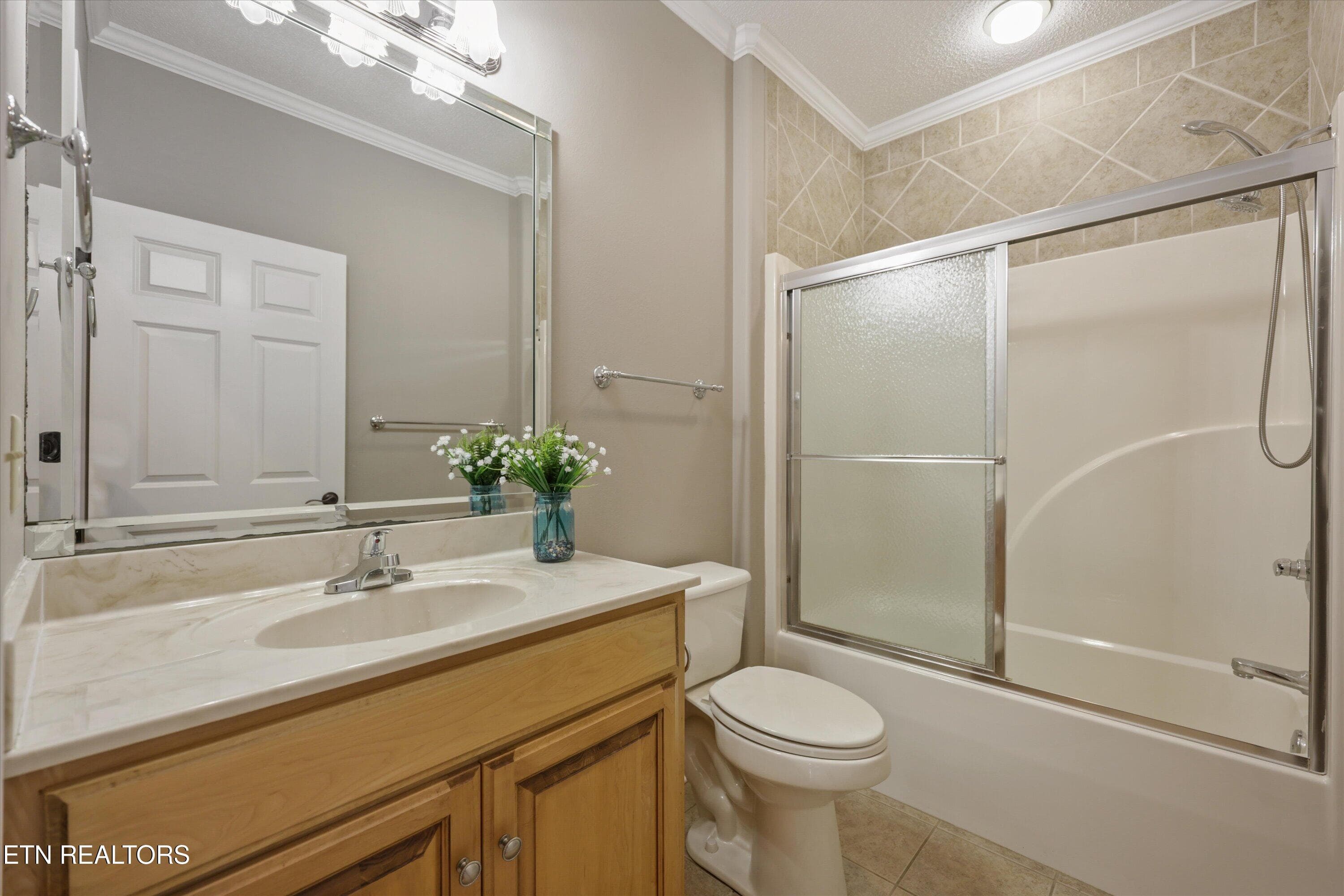 Full guest bathroom - 145 Nunyu Tr, Vonore, TN 37885