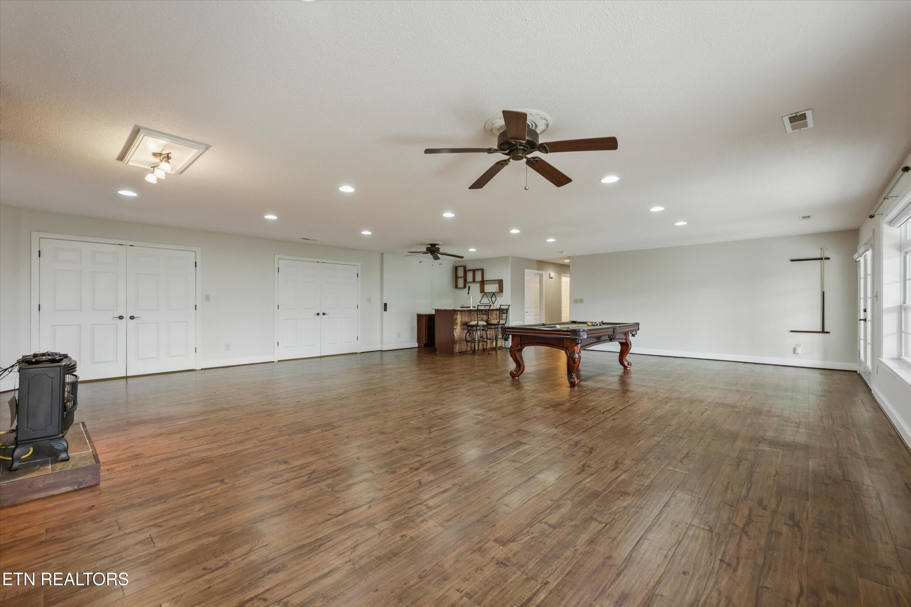 Endless Entertainment Space - 145 Nunyu Tr, Vonore, TN 37885