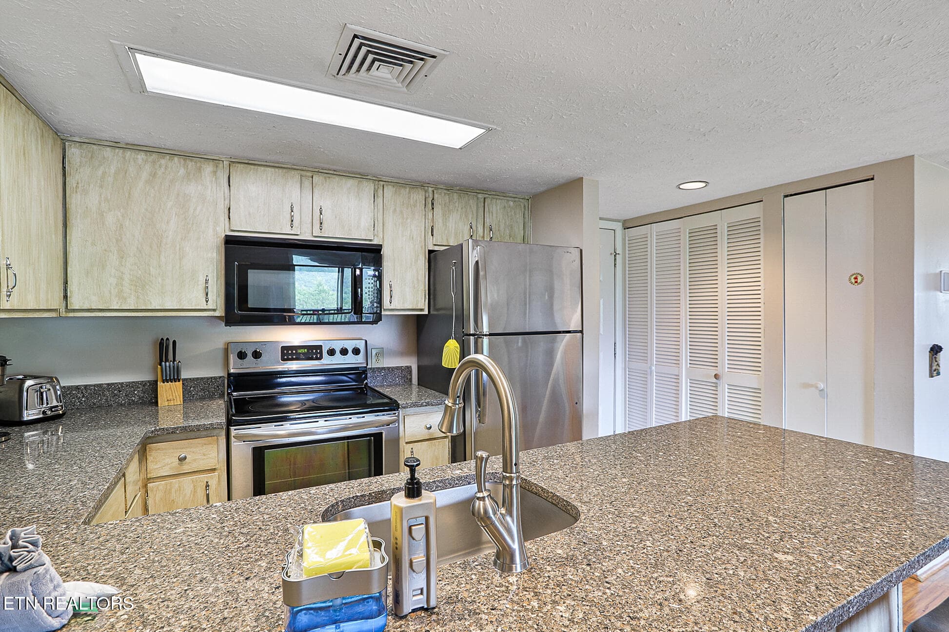 3710 Weber Rd 201B-64 - 3710 Weber Rd UNIT 201-B, Gatlinburg, TN 37738, Gatlinburg