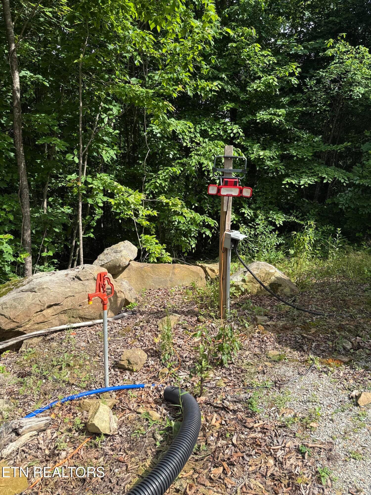 Hydrant 1 - 549 Defender Rd, LaFollette, TN 37766