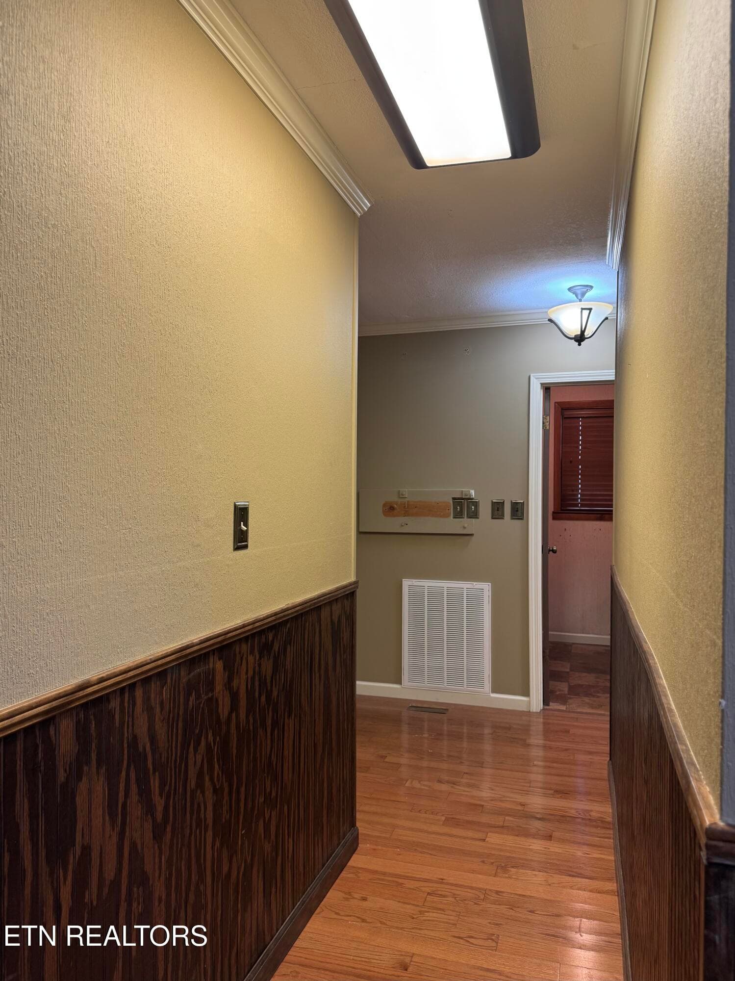 Hallway to Rooms - 705 Mulberry St, Loudon, TN 37774