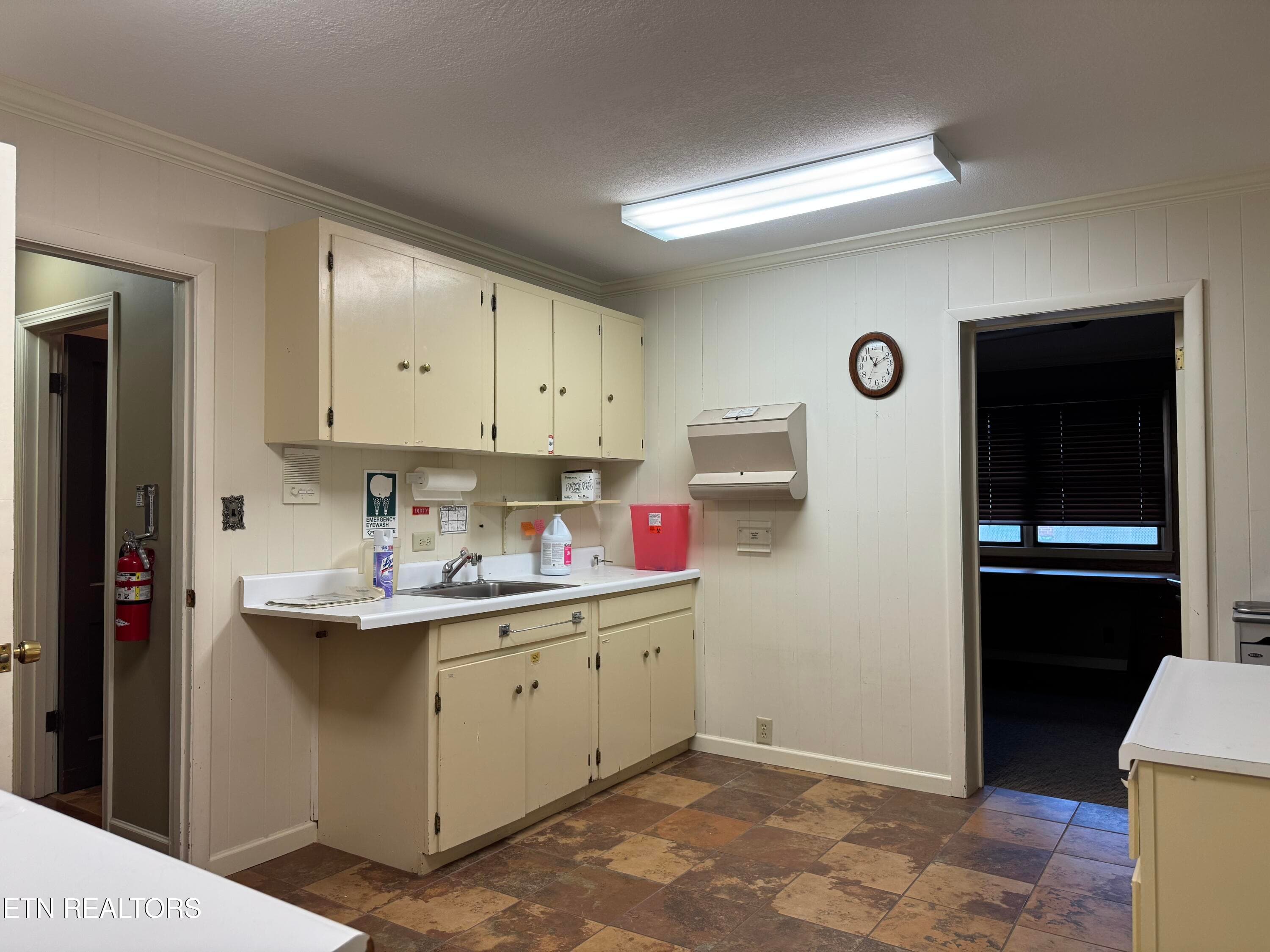 Central Lab - 705 Mulberry St, Loudon, TN 37774