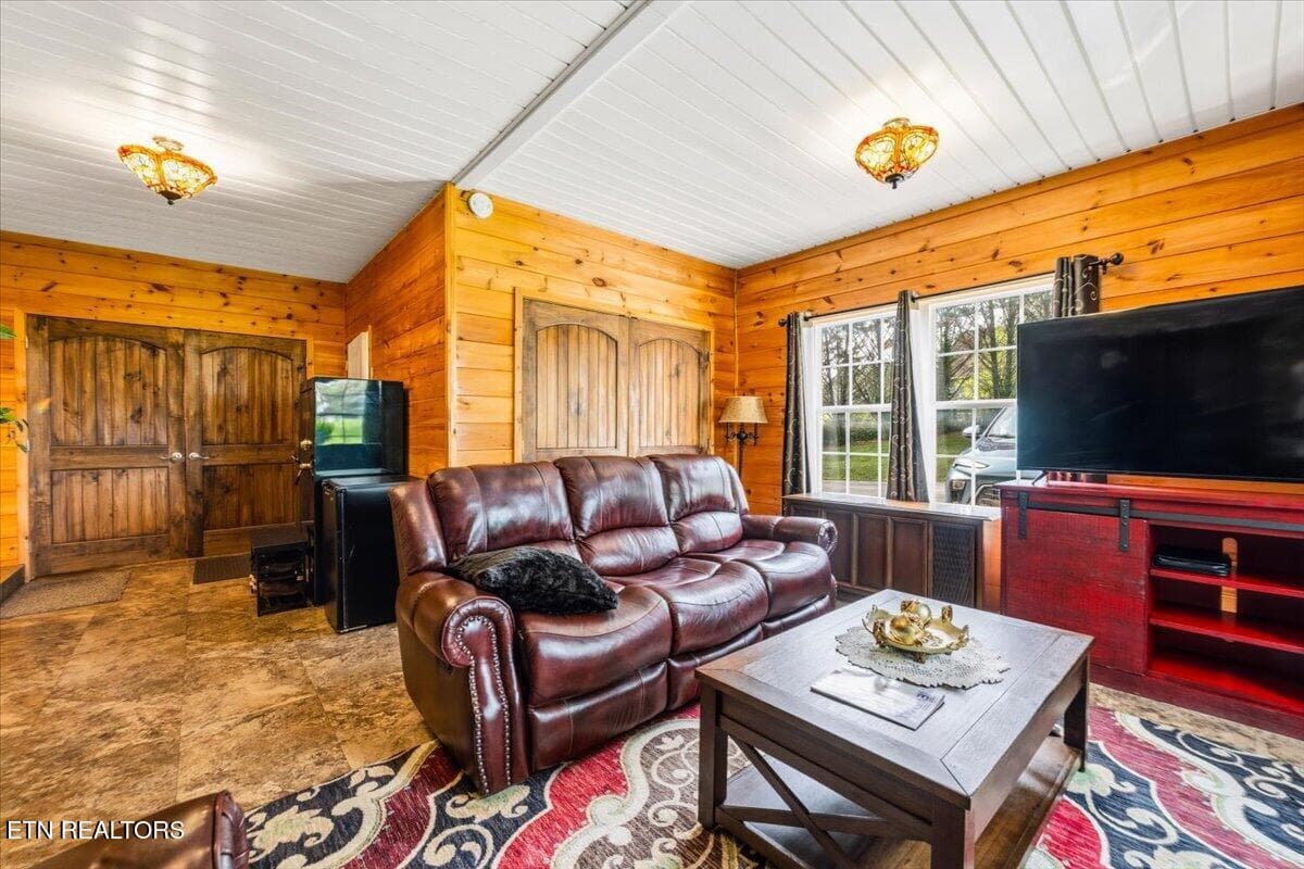 10-819 Island Ford Rd - 819 Island Ford Rd, Jacksboro, TN 37757