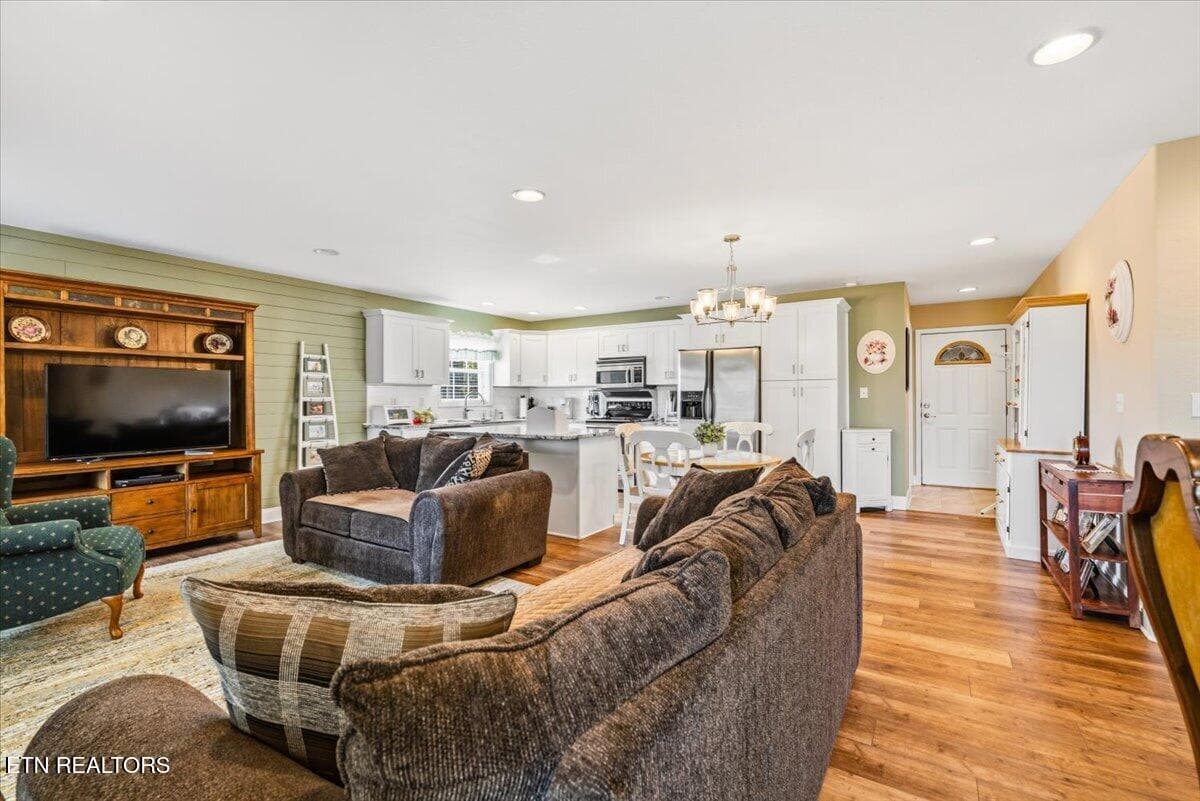 29-819 Island Ford Rd - 819 Island Ford Rd, Jacksboro, TN 37757