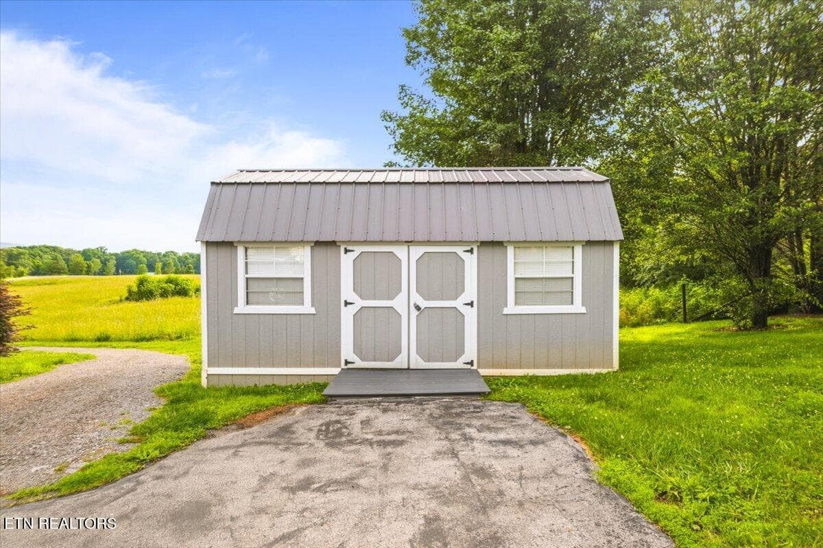 42-819 Island Ford Rd - 819 Island Ford Rd, Jacksboro, TN 37757