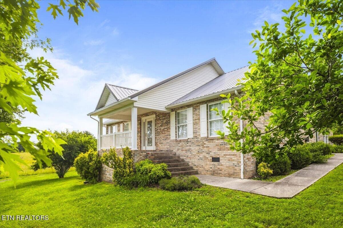 48-819 Island Ford Rd - 819 Island Ford Rd, Jacksboro, TN 37757