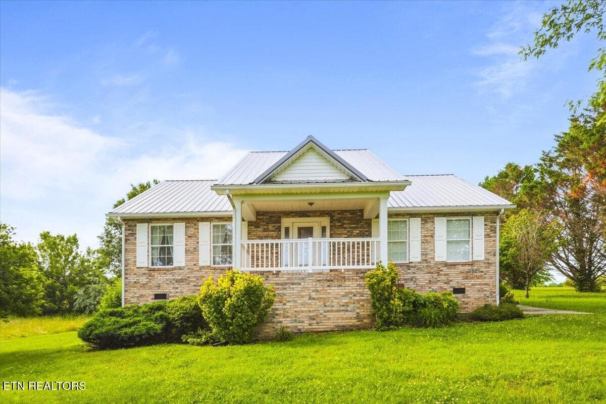 49-819 Island Ford Rd - 819 Island Ford Rd, Jacksboro, TN 37757