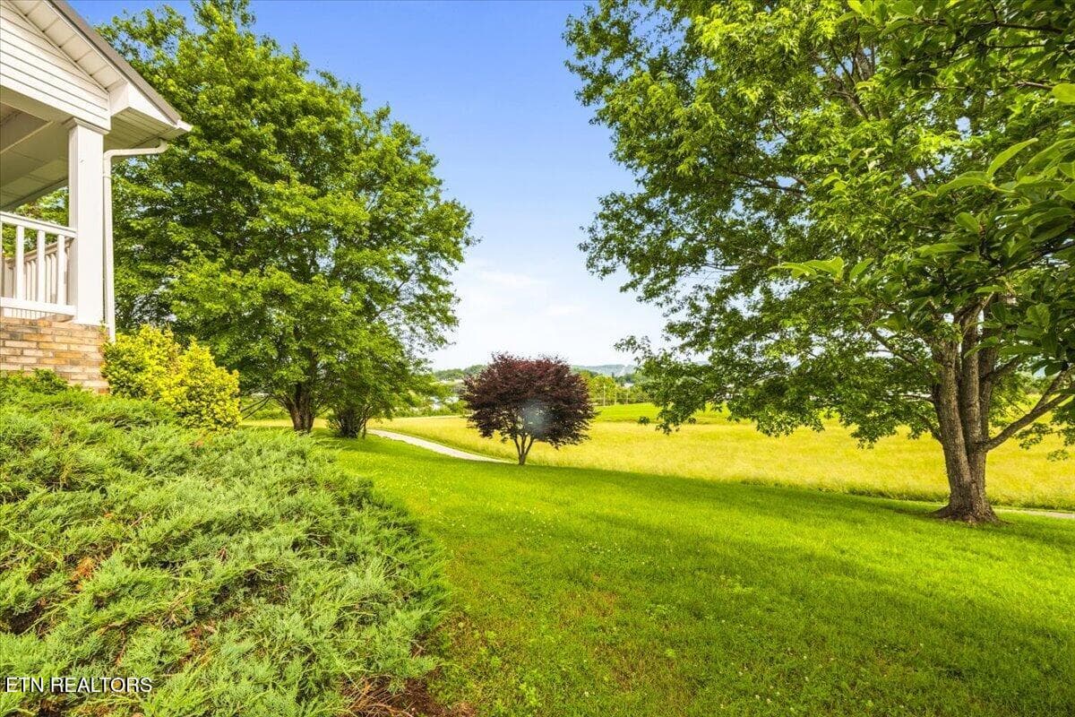 51-819 Island Ford Rd - 819 Island Ford Rd, Jacksboro, TN 37757