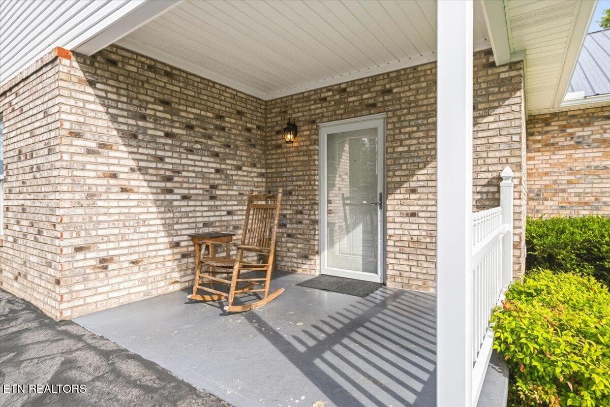 53-819 Island Ford Rd - 819 Island Ford Rd, Jacksboro, TN 37757