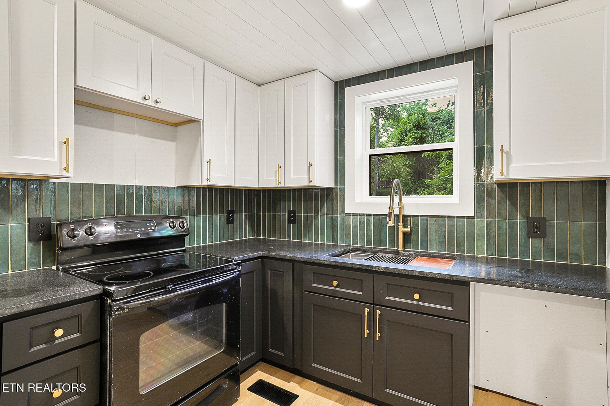 eat in kitchen - 1230 Ardee Ave, Nashville, TN 37216