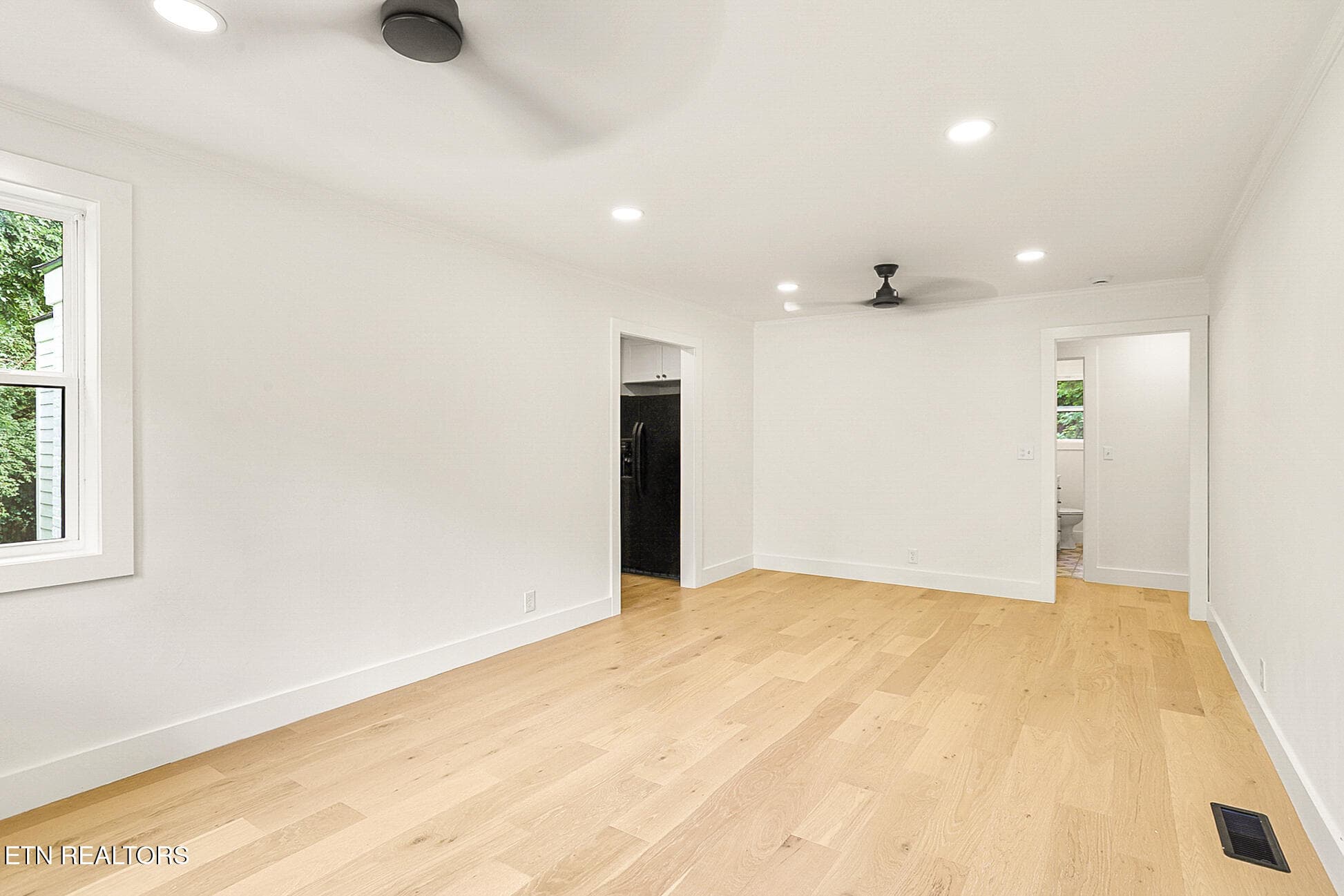 lilving room - 1230 Ardee Ave, Nashville, TN 37216