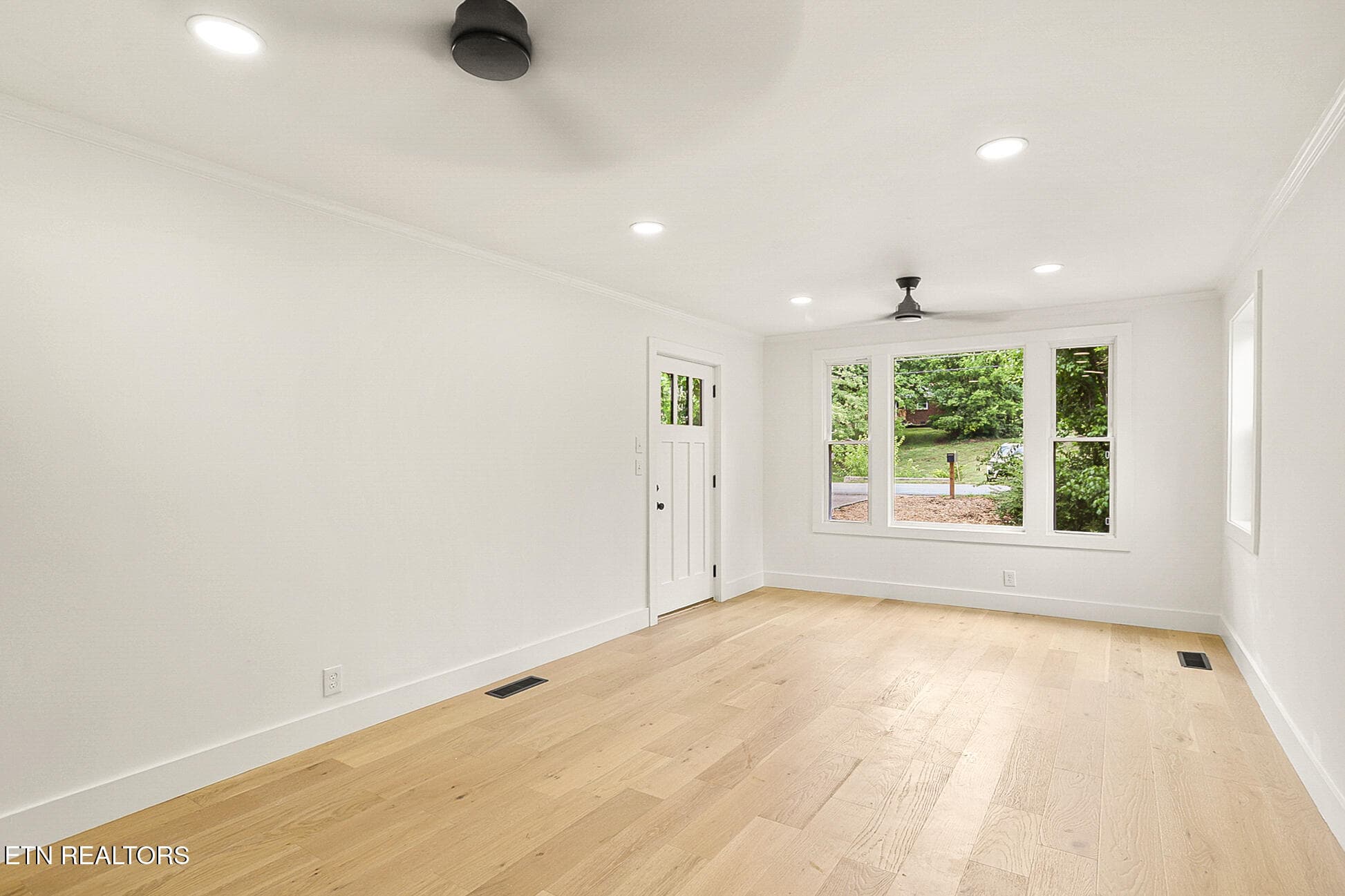 living room - 1230 Ardee Ave, Nashville, TN 37216