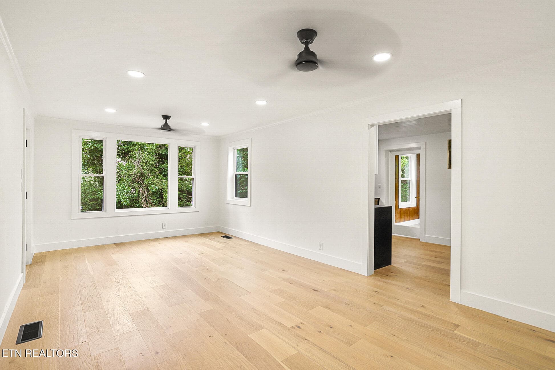 living room - 1230 Ardee Ave, Nashville, TN 37216