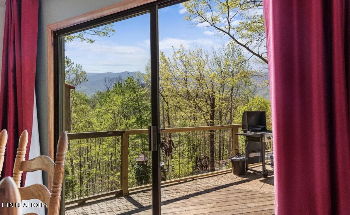 20250606014700106945000000-o - 725 Sunshine Tr, Gatlinburg, TN 37738, Gatlinburg