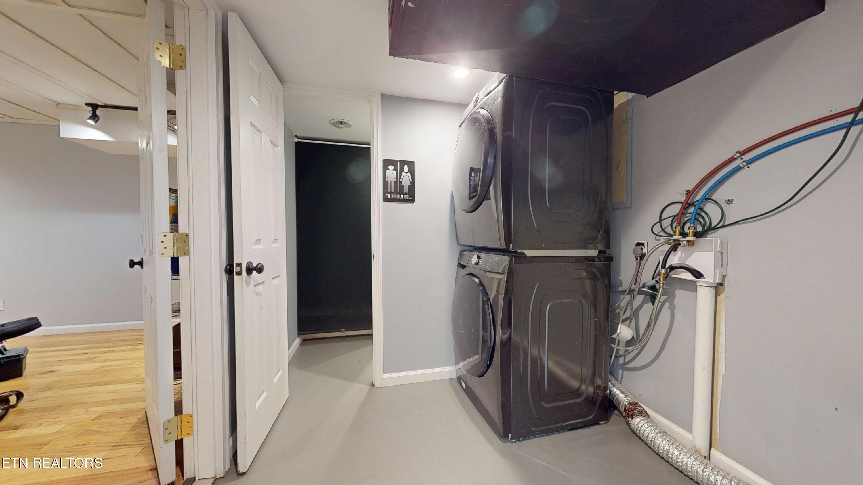 Laundry - 2110 Ridgecrest Drive, Maryville, TN 37803