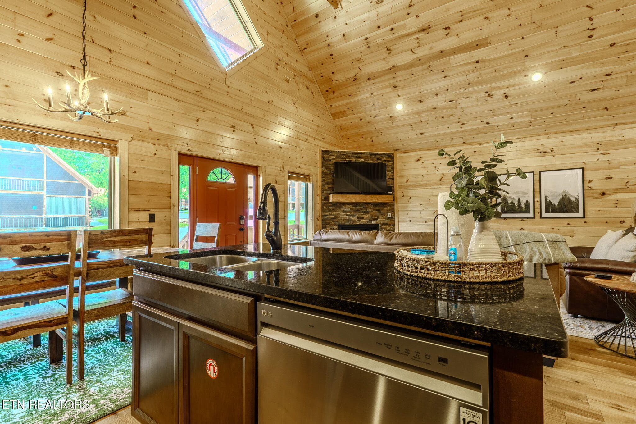 16-web-or-mls-_DSC9187-HDR - 3606 Parkland Way, Gatlinburg, TN 37738, Gatlinburg