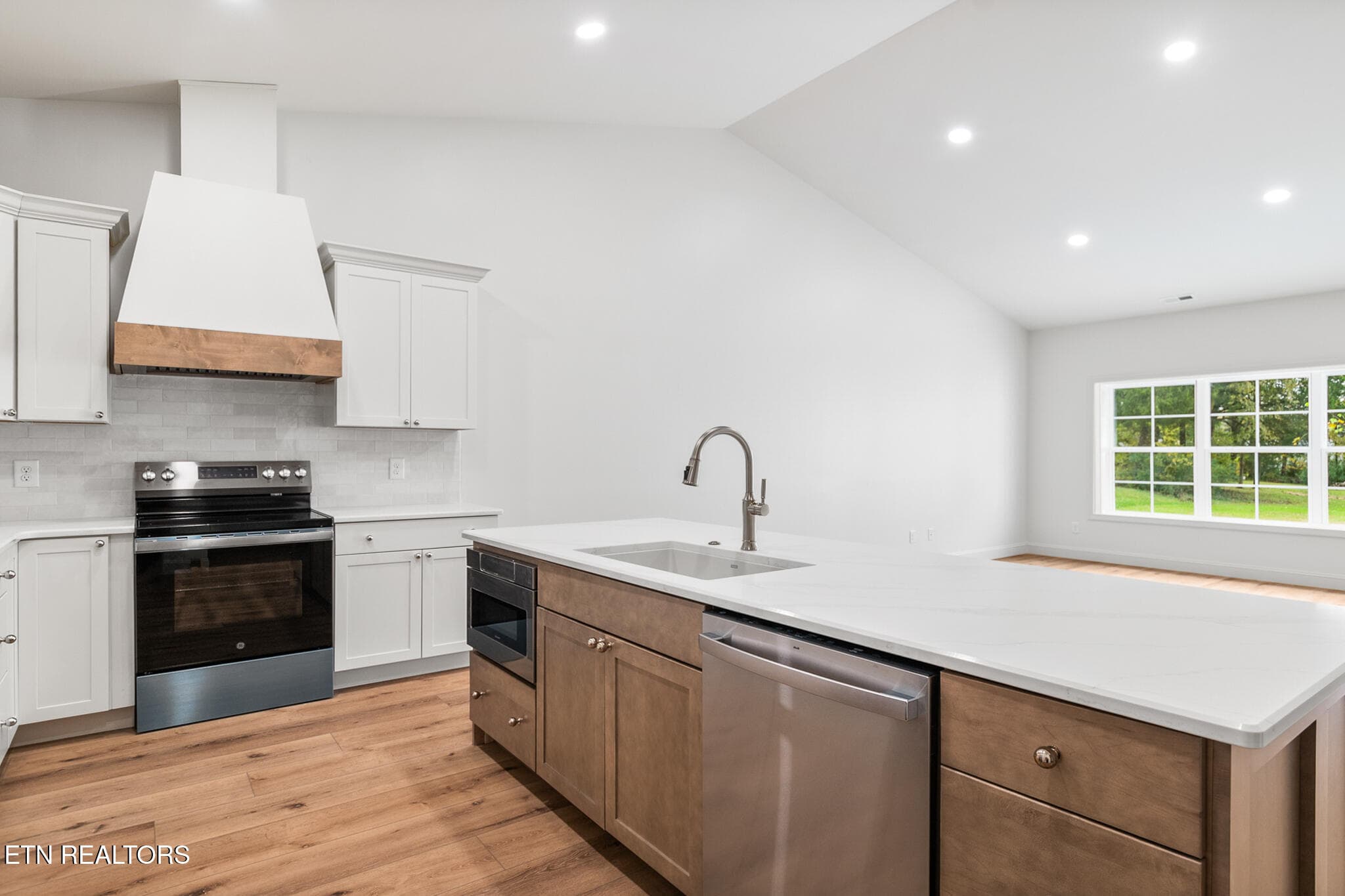 Kitchen - 111 Alpine Drive, Clinton, TN 37716