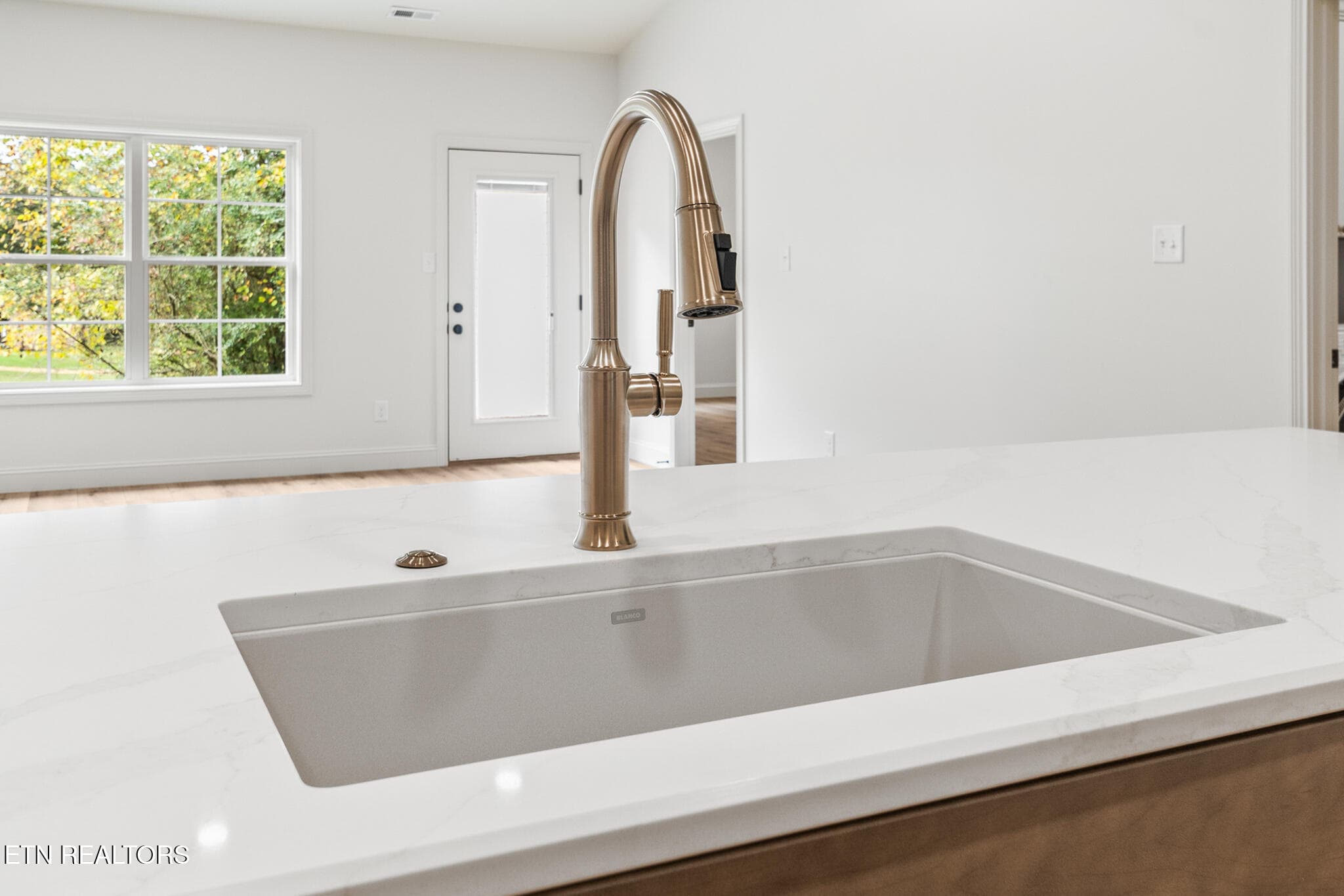 Blanco kitchen sink - 111 Alpine Drive, Clinton, TN 37716