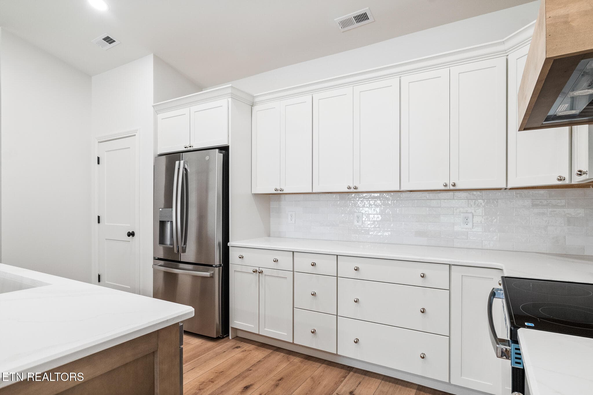 Kitchen counter space - 111 Alpine Drive, Clinton, TN 37716