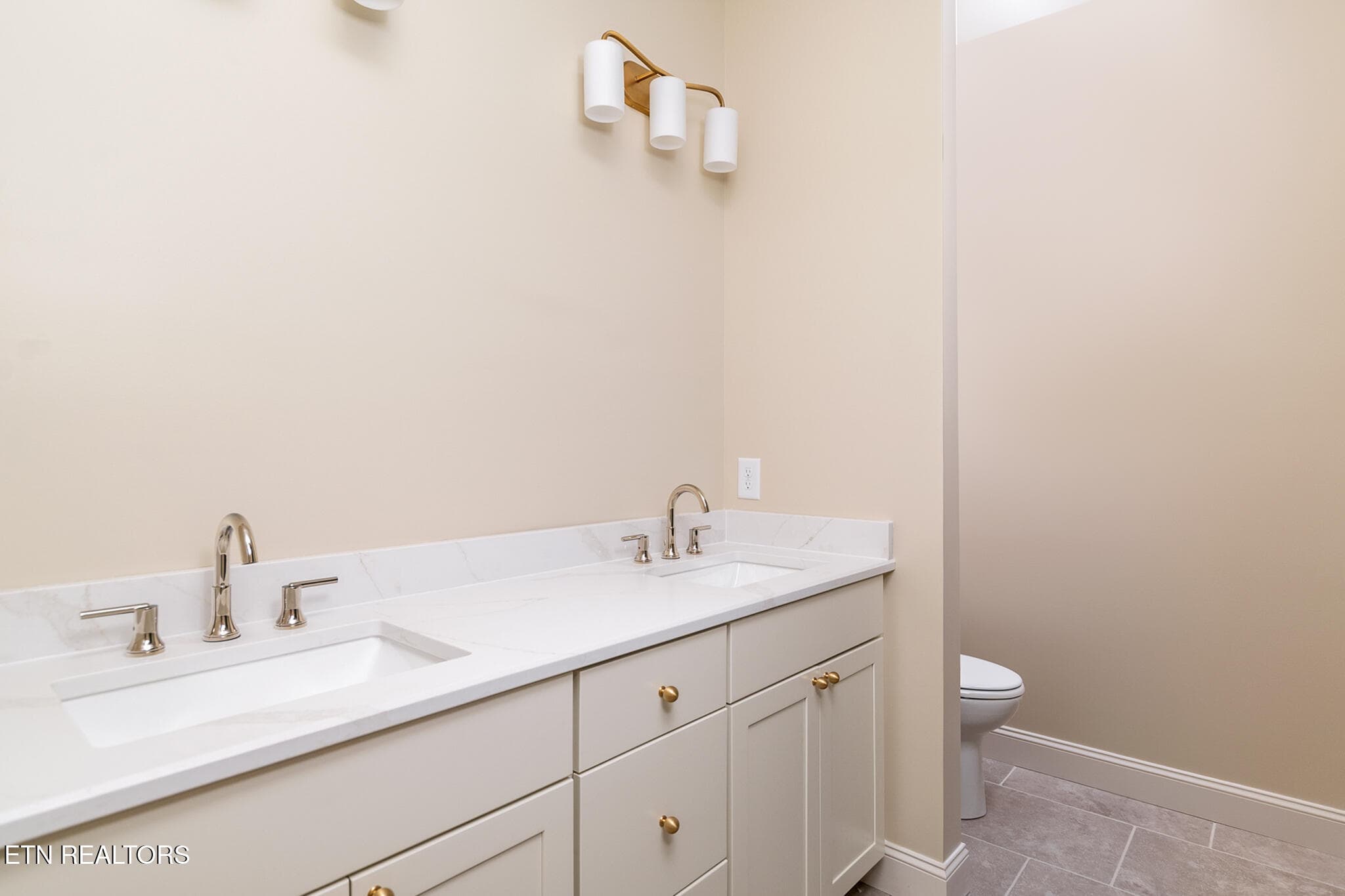 Master Bath - 111 Alpine Drive, Clinton, TN 37716