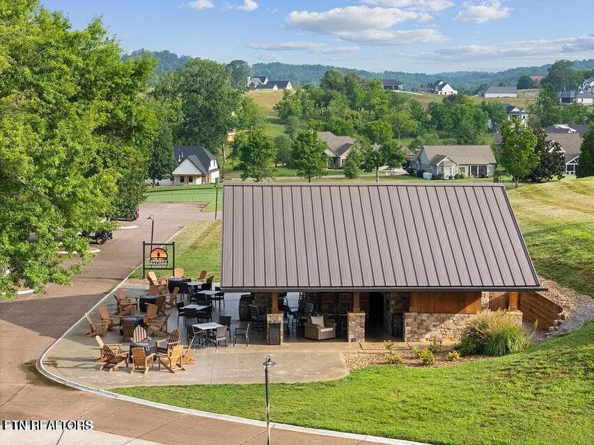 Saloon - 511 Mockingbird Lane, Loudon, TN 37774
