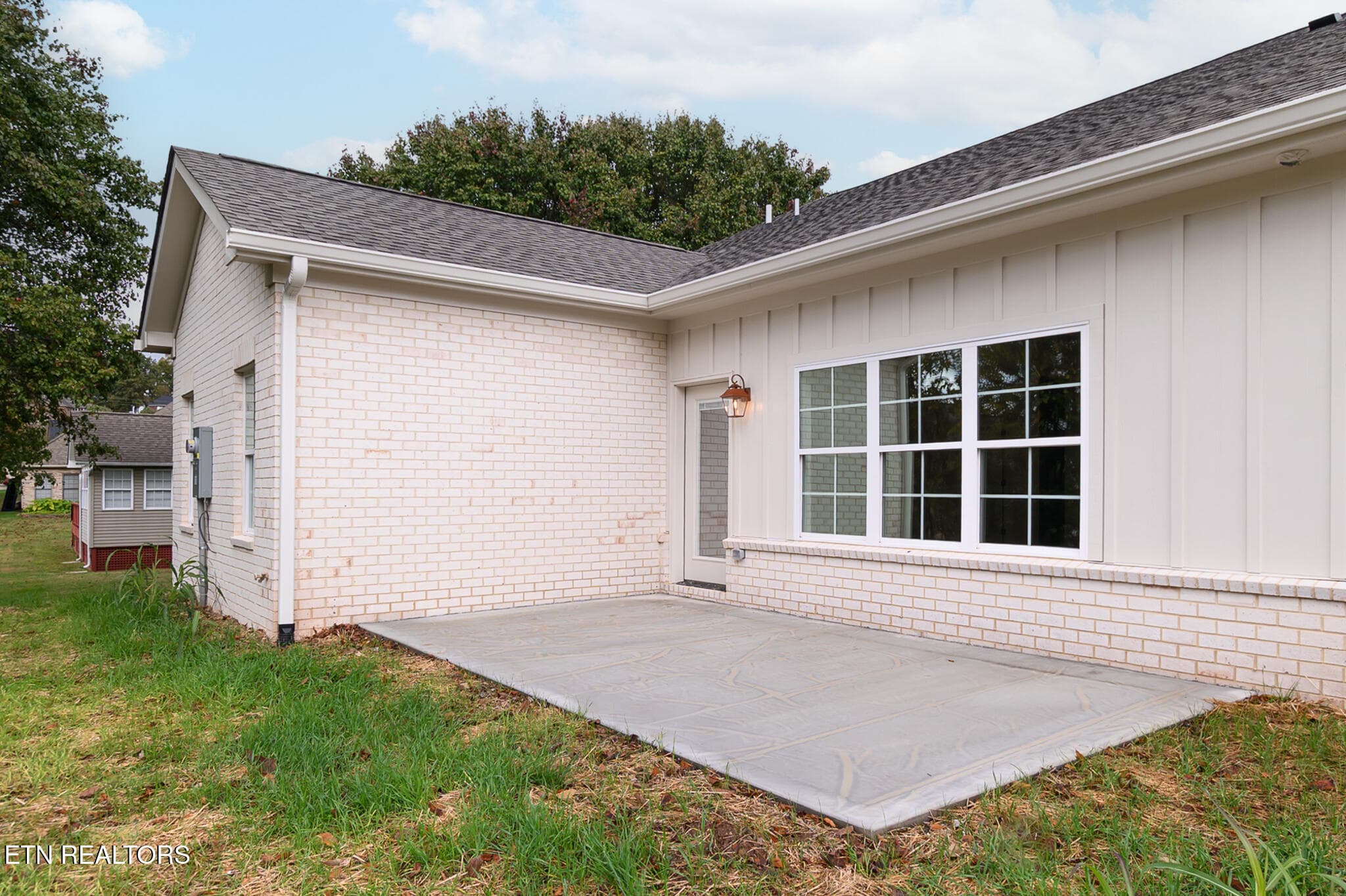 Back patio - 111 Alpine Drive, Clinton, TN 37716