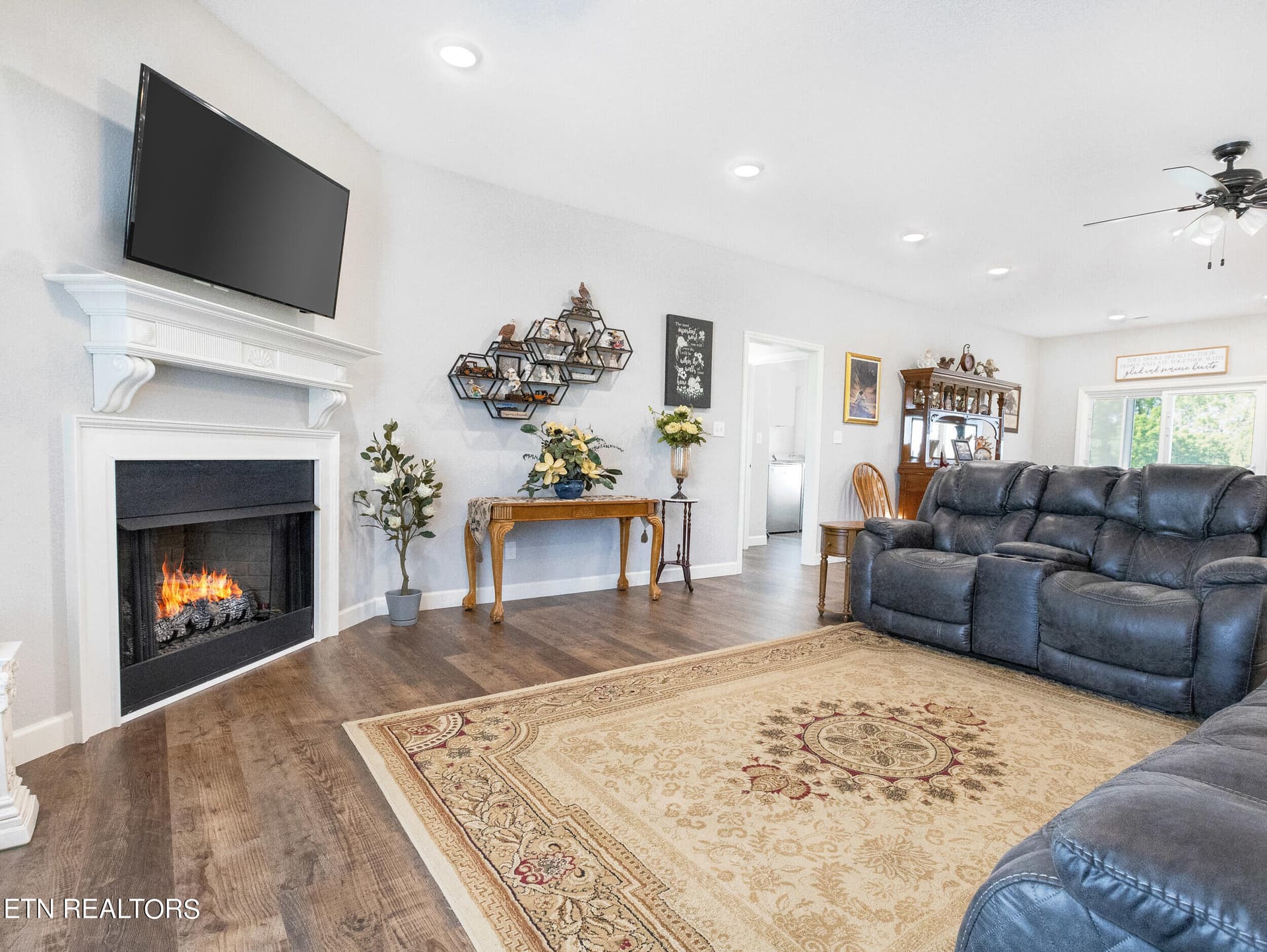 Main Level Living - 158 Old Hickory Circle, Madisonville, TN 37354
