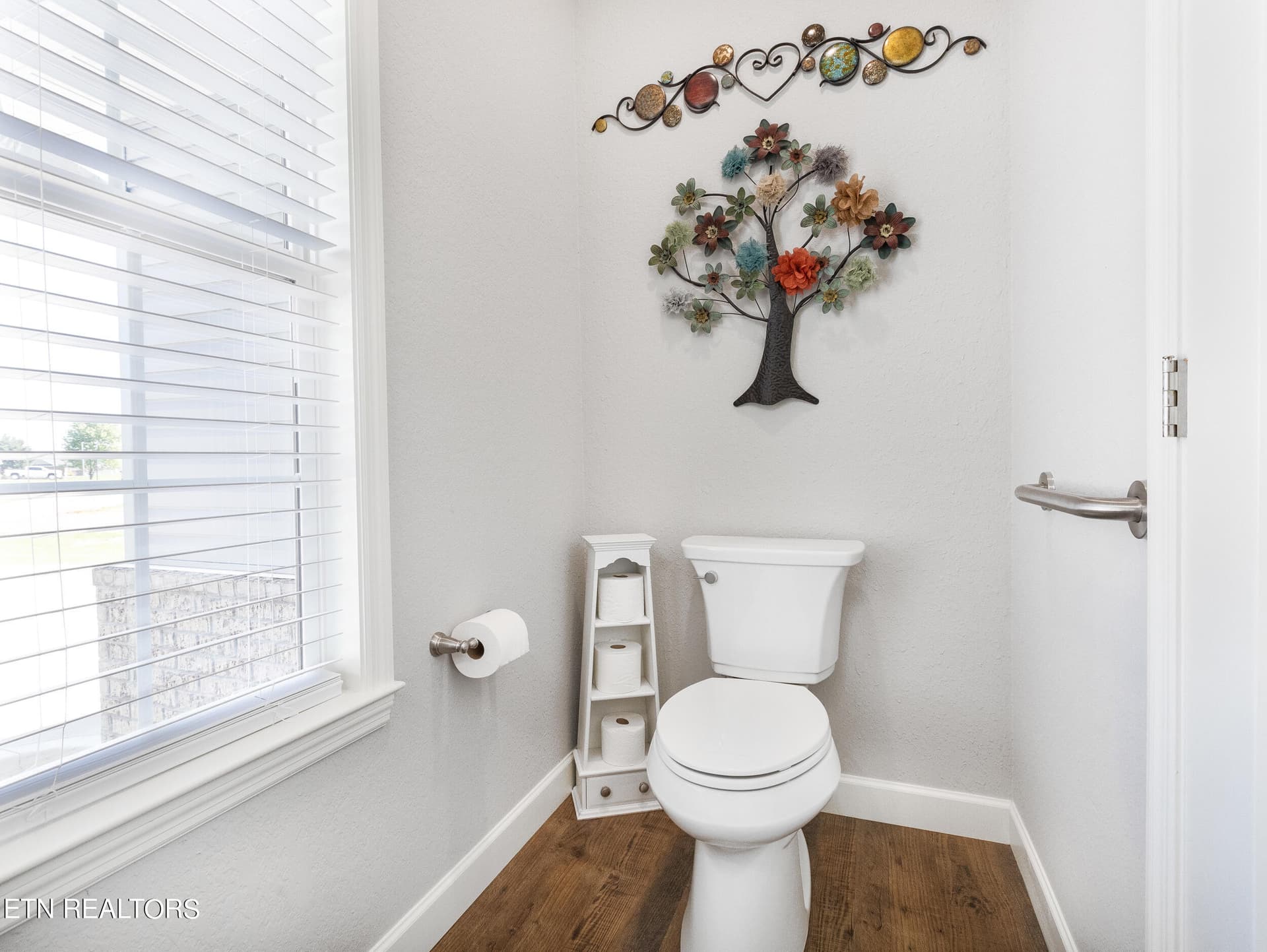 Guest Bath - 158 Old Hickory Circle, Madisonville, TN 37354