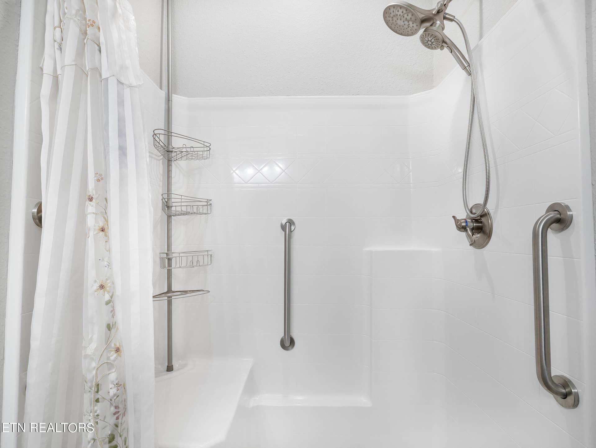 Step In Shower - 158 Old Hickory Circle, Madisonville, TN 37354