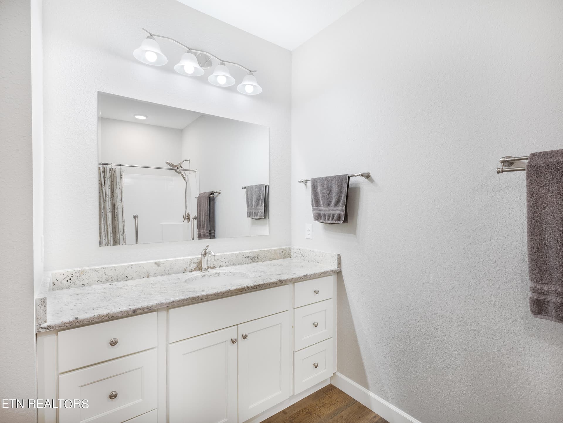 En Suite in BR 2 - 158 Old Hickory Circle, Madisonville, TN 37354