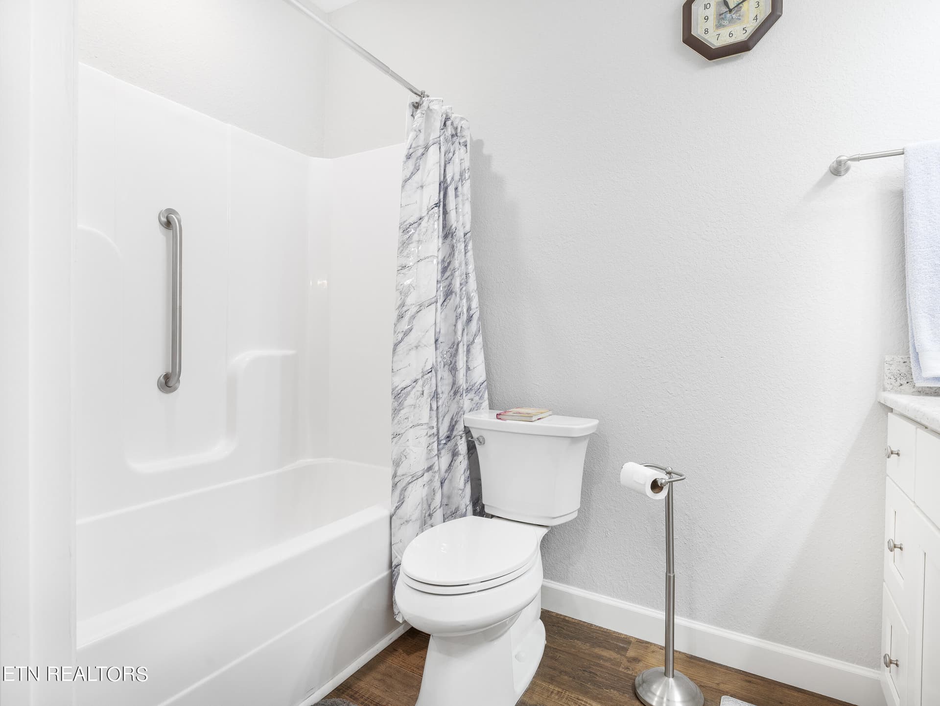 Basement Bath - 158 Old Hickory Circle, Madisonville, TN 37354