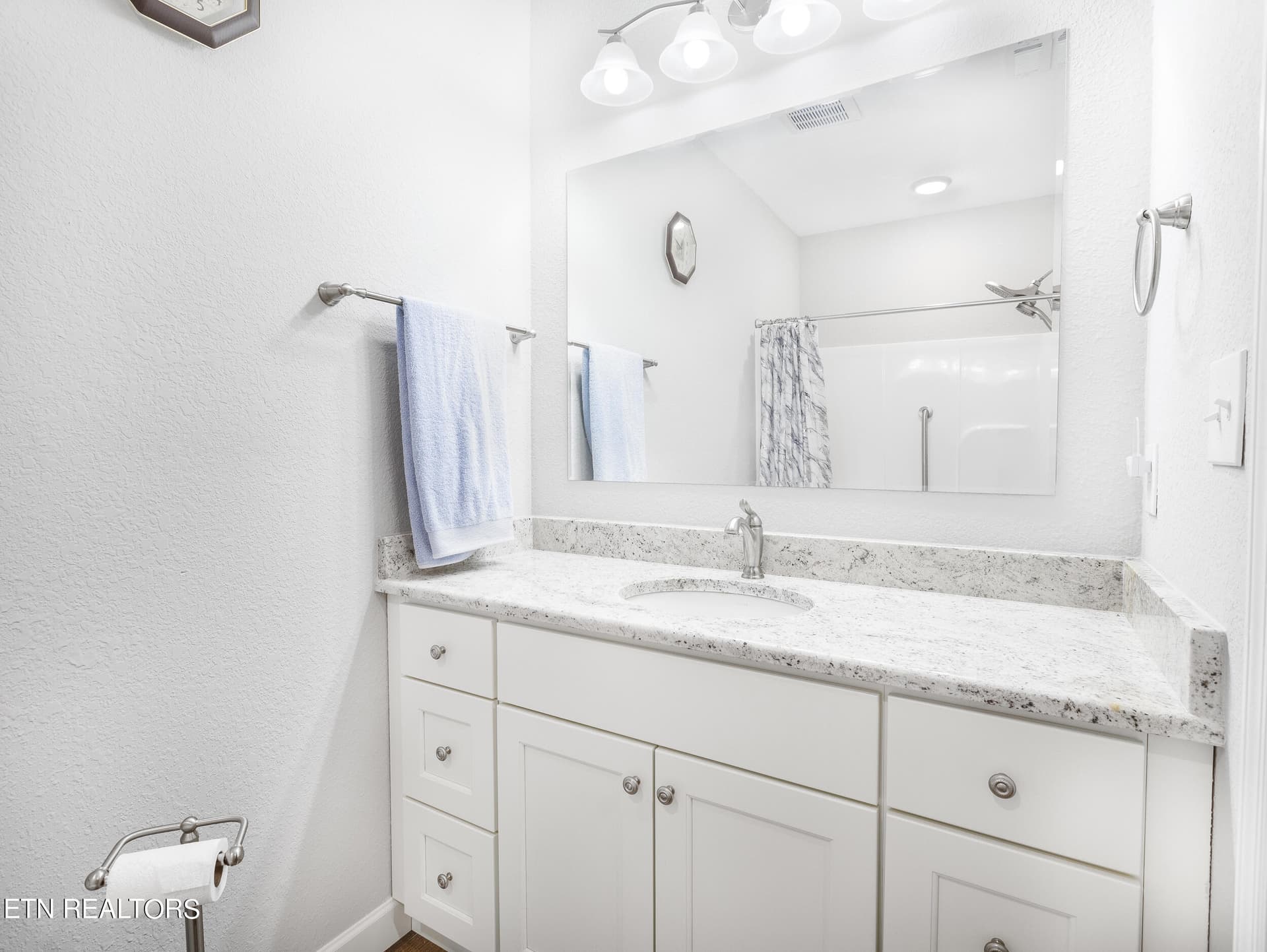Basement Bath - 158 Old Hickory Circle, Madisonville, TN 37354