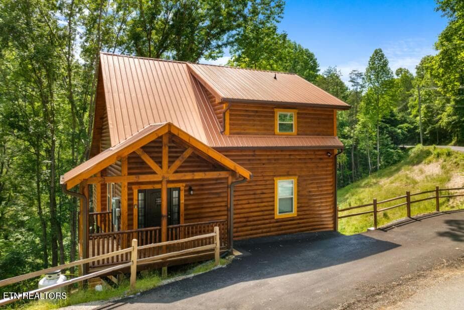 1446 Silver Poplar Lane, Sevierville, TN 37876