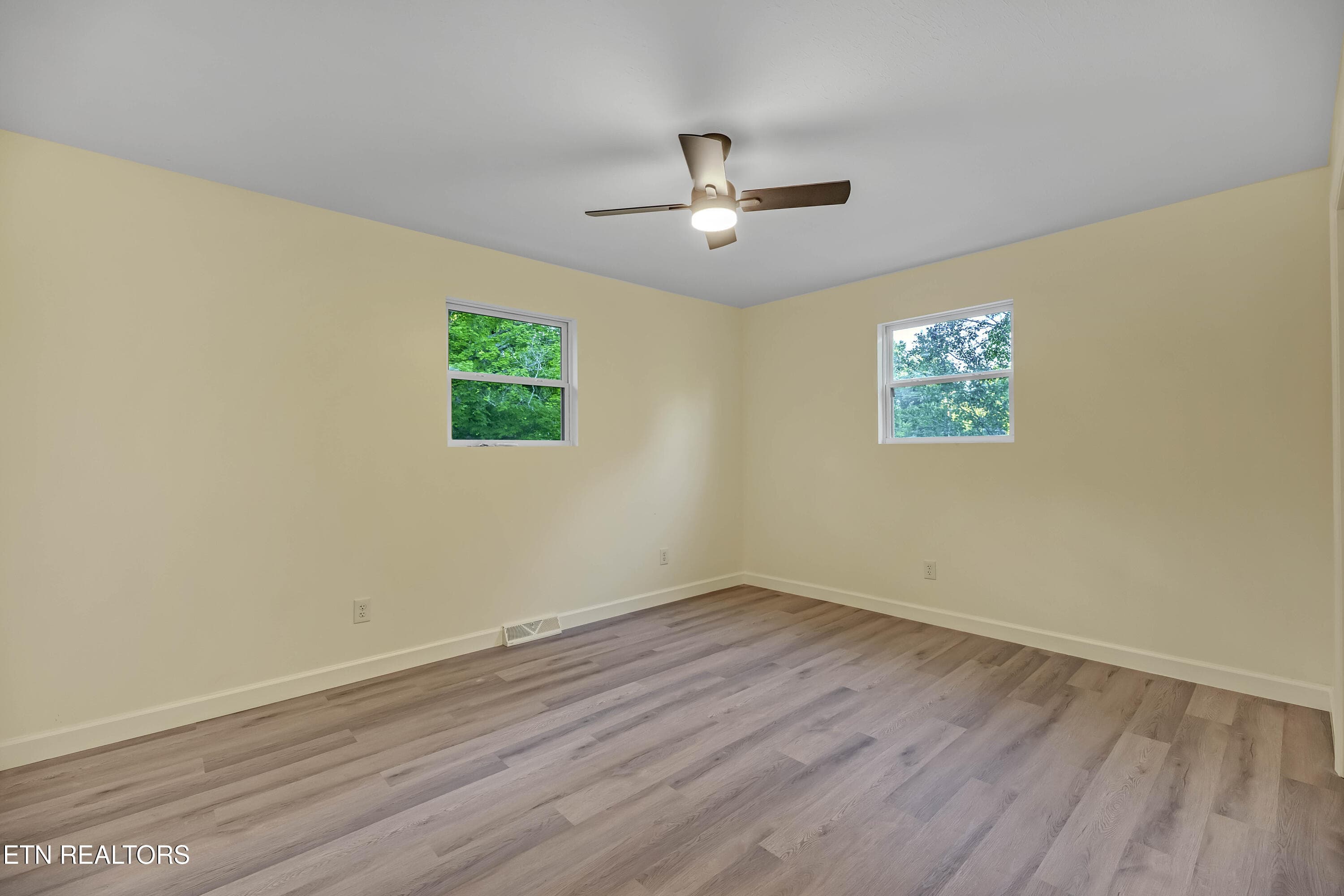 2nd guest bedroom on the main - 5160 Indian Warpath Rd, Maryville, TN 37803