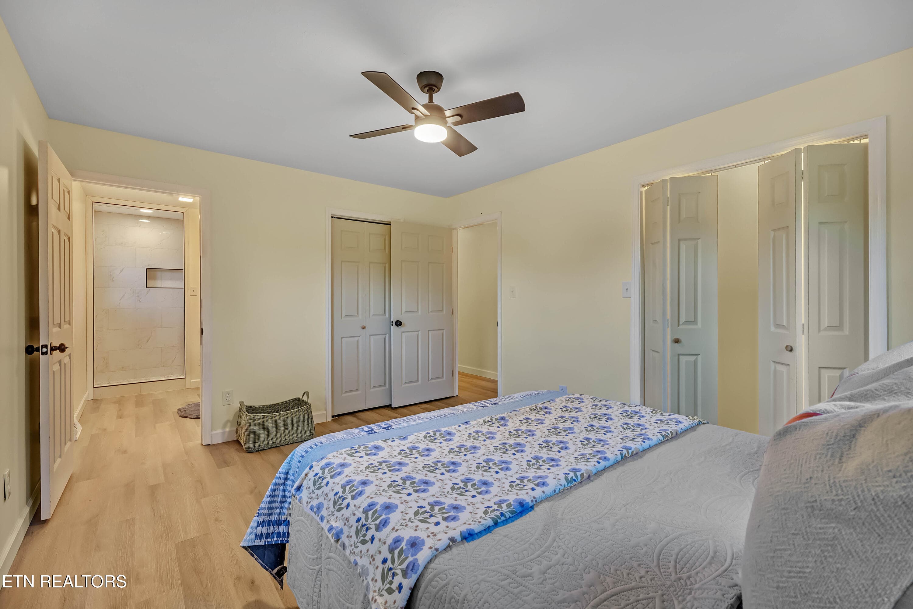 Owner suite on the main - 5160 Indian Warpath Rd, Maryville, TN 37803