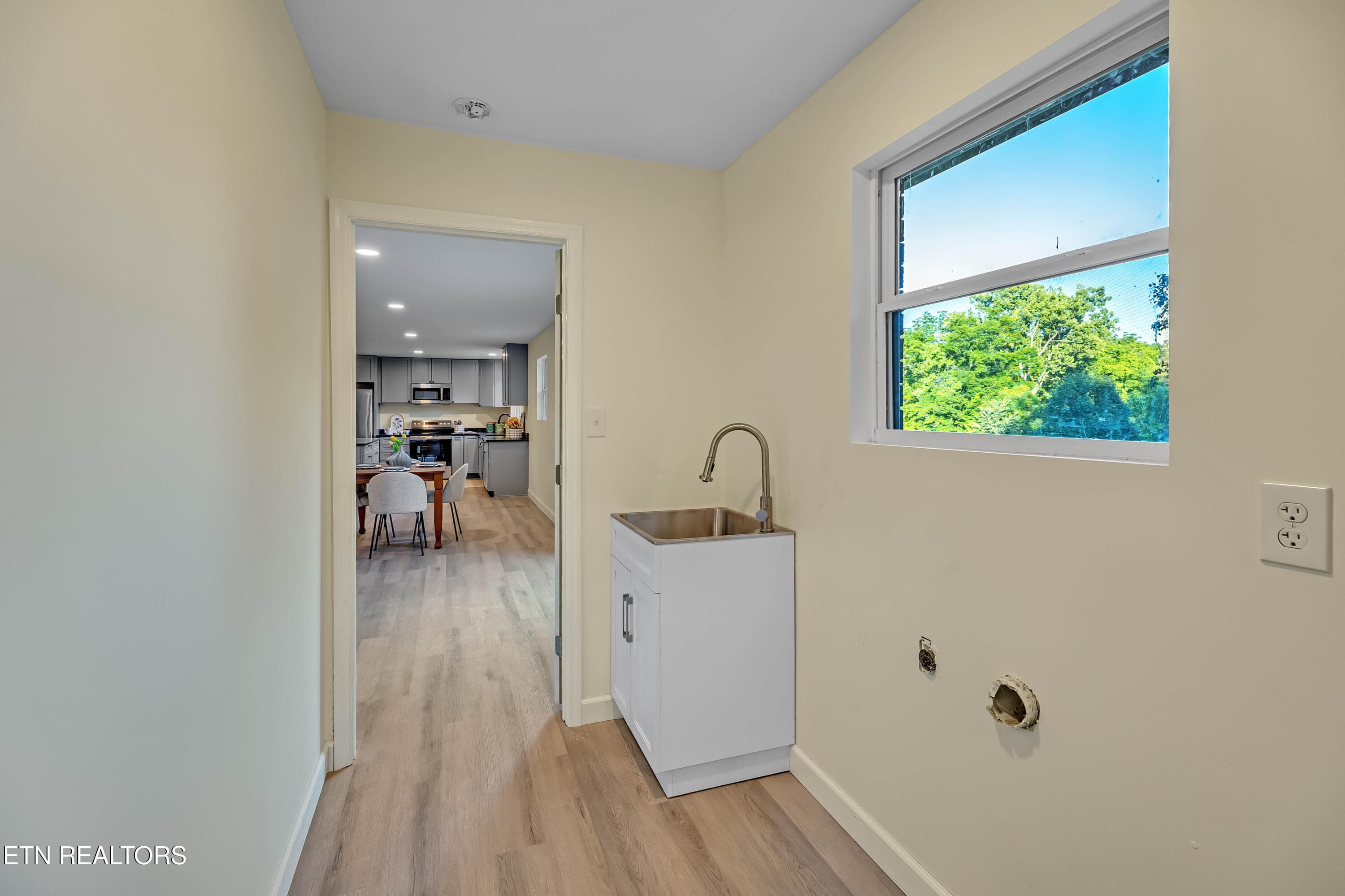 Laundry room on the main - 5160 Indian Warpath Rd, Maryville, TN 37803