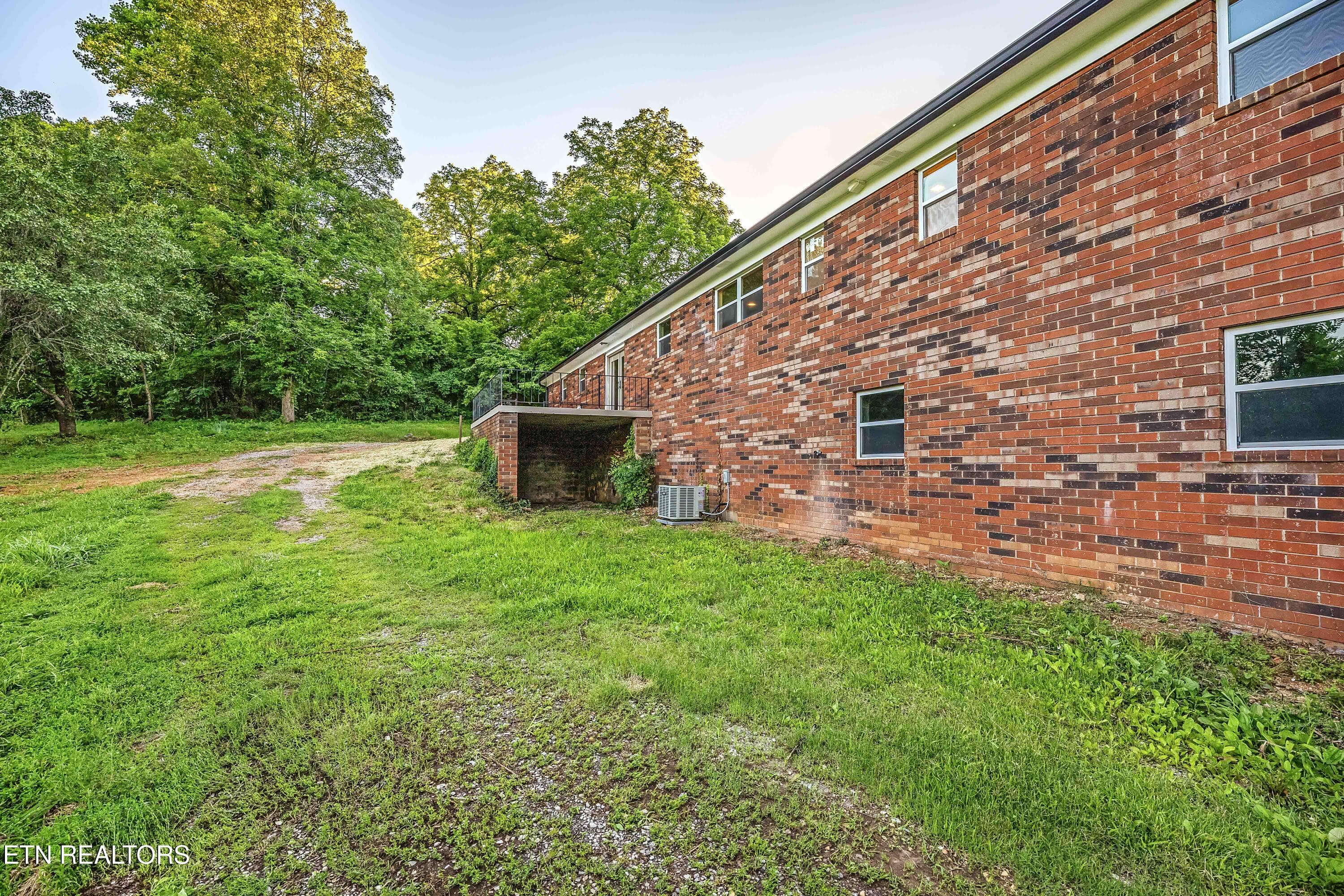 Nice storage under the back porch - 5160 Indian Warpath Rd, Maryville, TN 37803