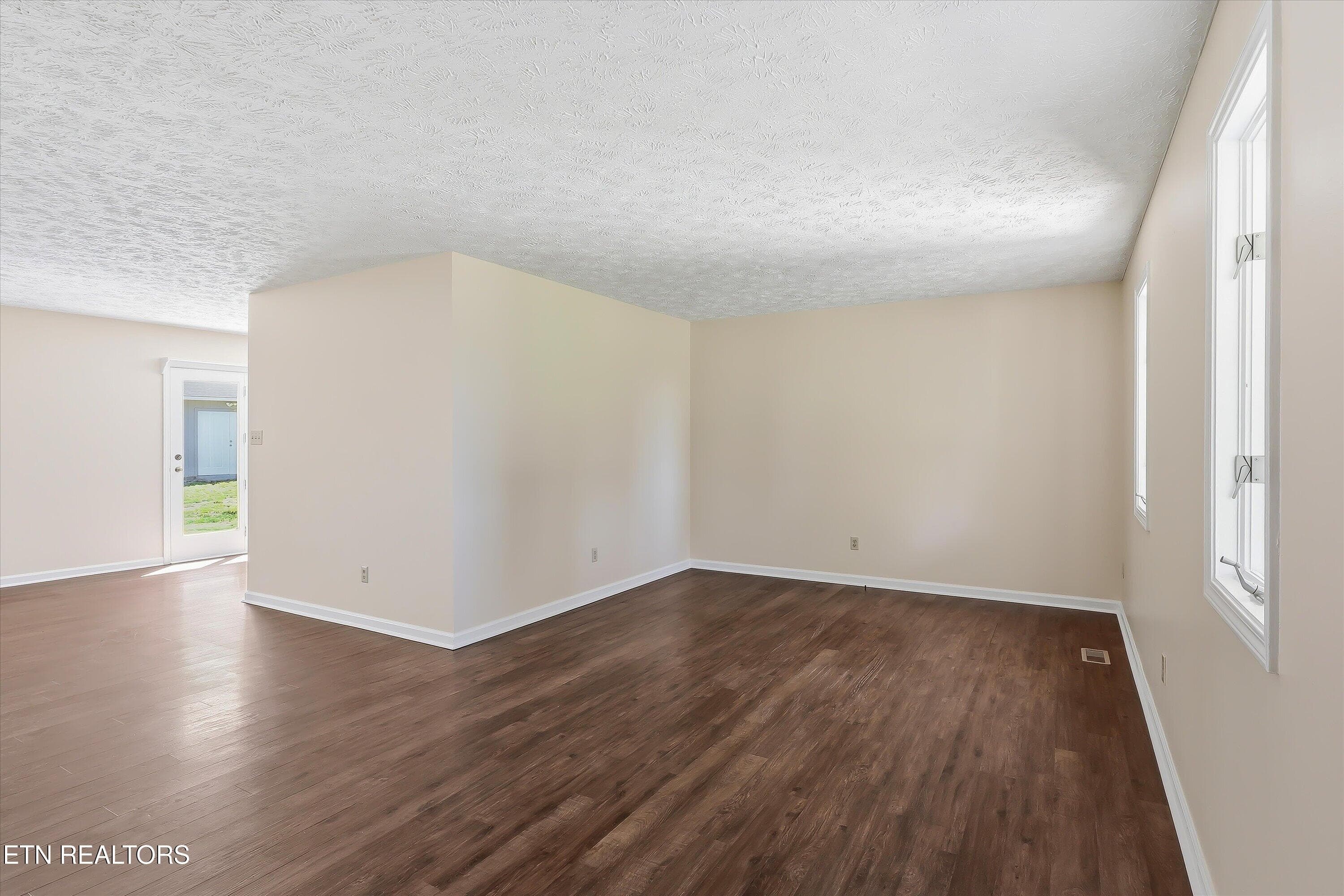 Living - 904 Mount Lebanon Rd, Maryville, TN 37804