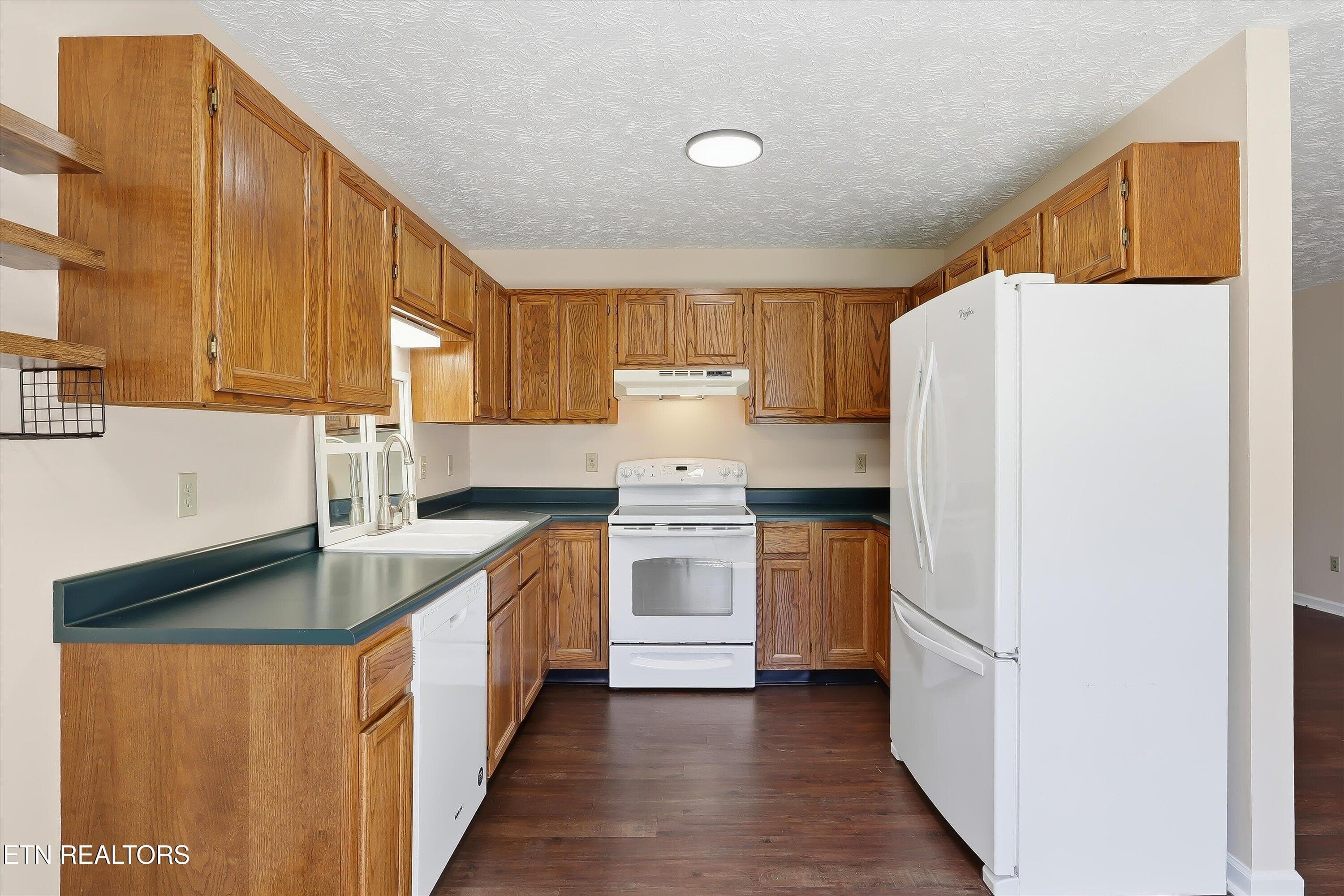 Kitchen - 904 Mount Lebanon Rd, Maryville, TN 37804