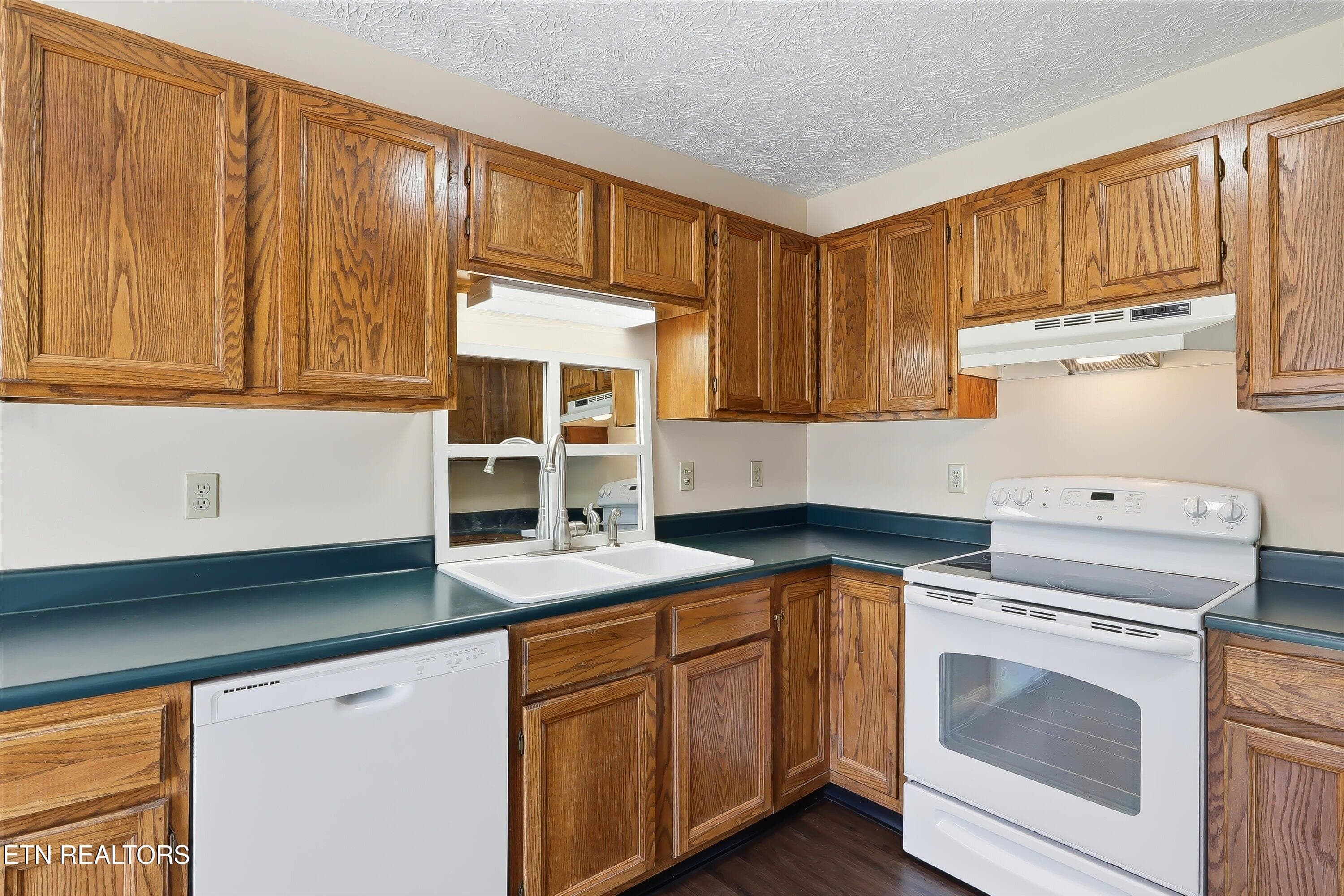 Kitchen - 904 Mount Lebanon Rd, Maryville, TN 37804