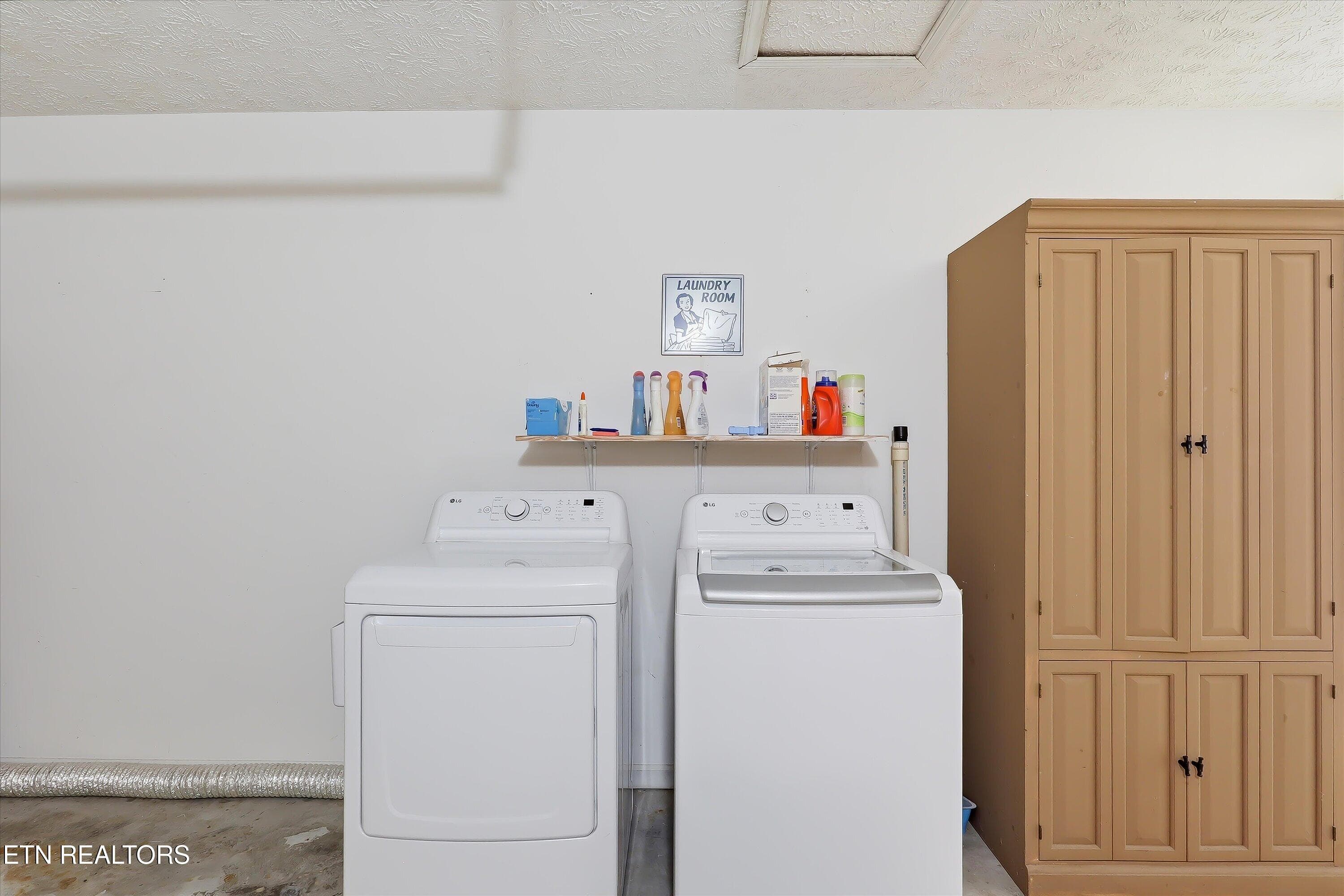 Garage - Washer/Dryer - 904 Mount Lebanon Rd, Maryville, TN 37804