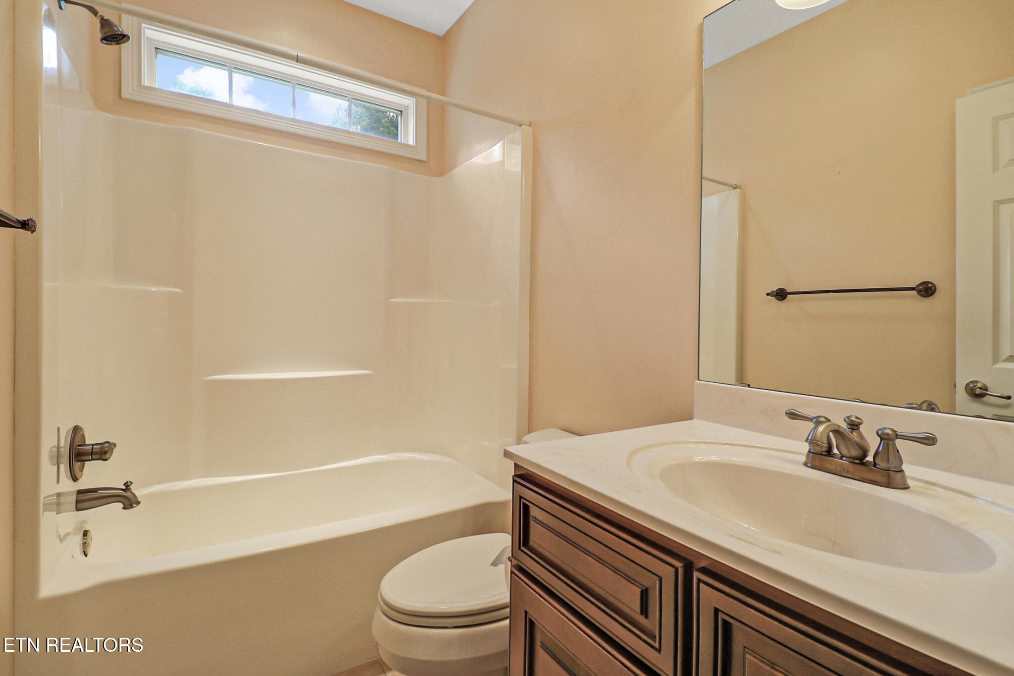 GUEST BATH - 105 Kings Down Drive, Fairfield Glade, TN 38558