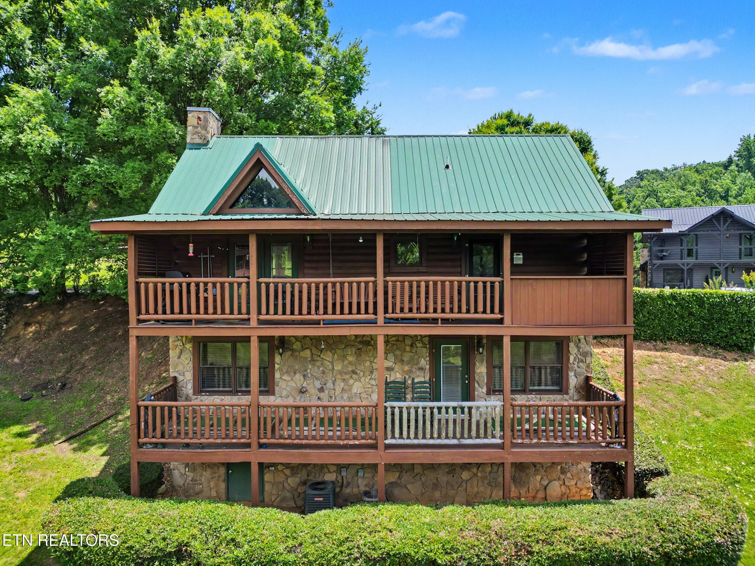 Two Full Decks with Views - 1629 Little Cabin Loop, Pigeon Forge, TN 37862, Pigeon Forge