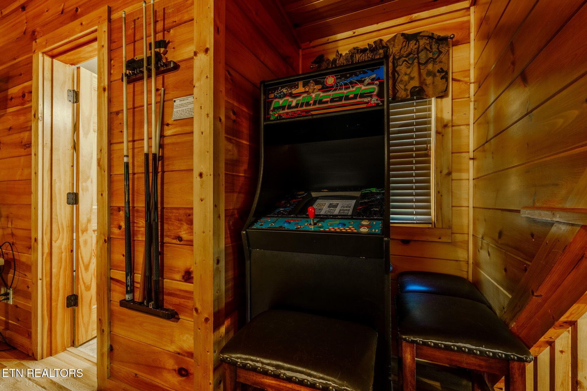 21-web-or-mls-_DSC1833-HDR - 914 High Mountain Way, Gatlinburg, TN 37738, Gatlinburg