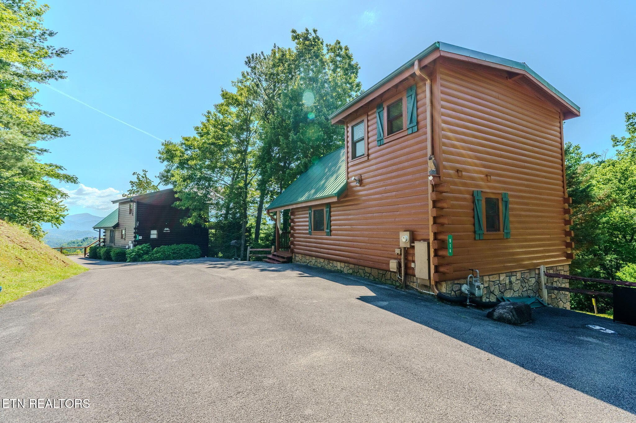 24-web-or-mls-_DSC1848-HDR - 914 High Mountain Way, Gatlinburg, TN 37738, Gatlinburg