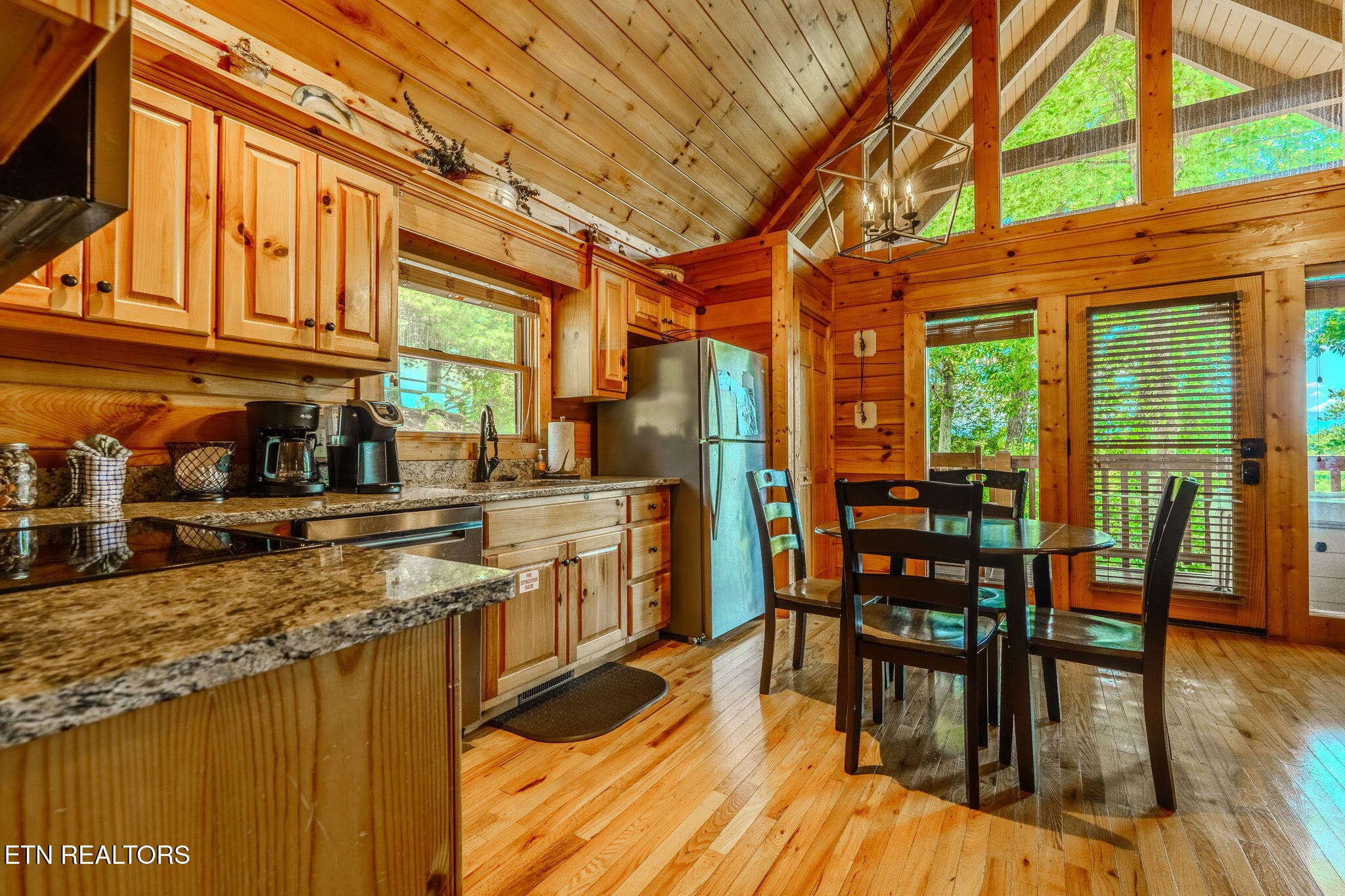 7-web-or-mls-_DSC1738-HDR - 914 High Mountain Way, Gatlinburg, TN 37738, Gatlinburg